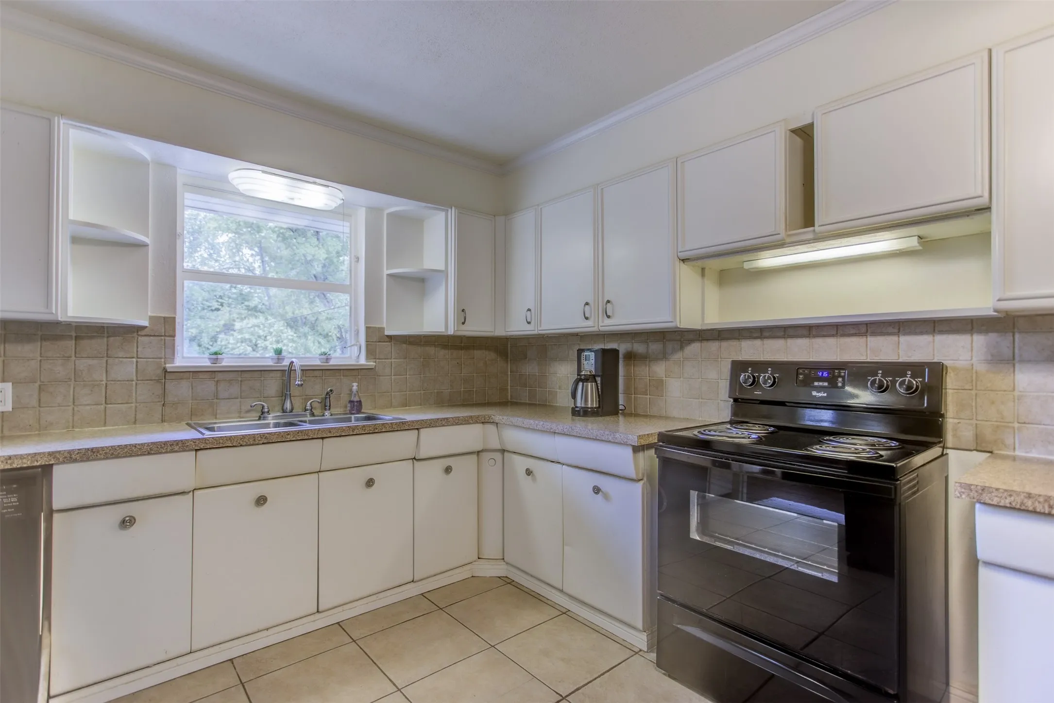 Single Family Residence For Sale in Tarrant County , 3465 Wellington Road, Fort Worth, Texas 76116, 2 Bedroom, 2 Bathroom, 2 Garage spaces, 1,605 Sqft, built in 1952, Preowned, mls#21073844, Real Estate Agent in Fort Worth, Homes For Sale in Tarrant county, Homes For Sale in Fort Worth, Realtor in Fort Worth Texas, Real Estate Brokerage Independent Realty Texas, Luminita Cordes Realtor