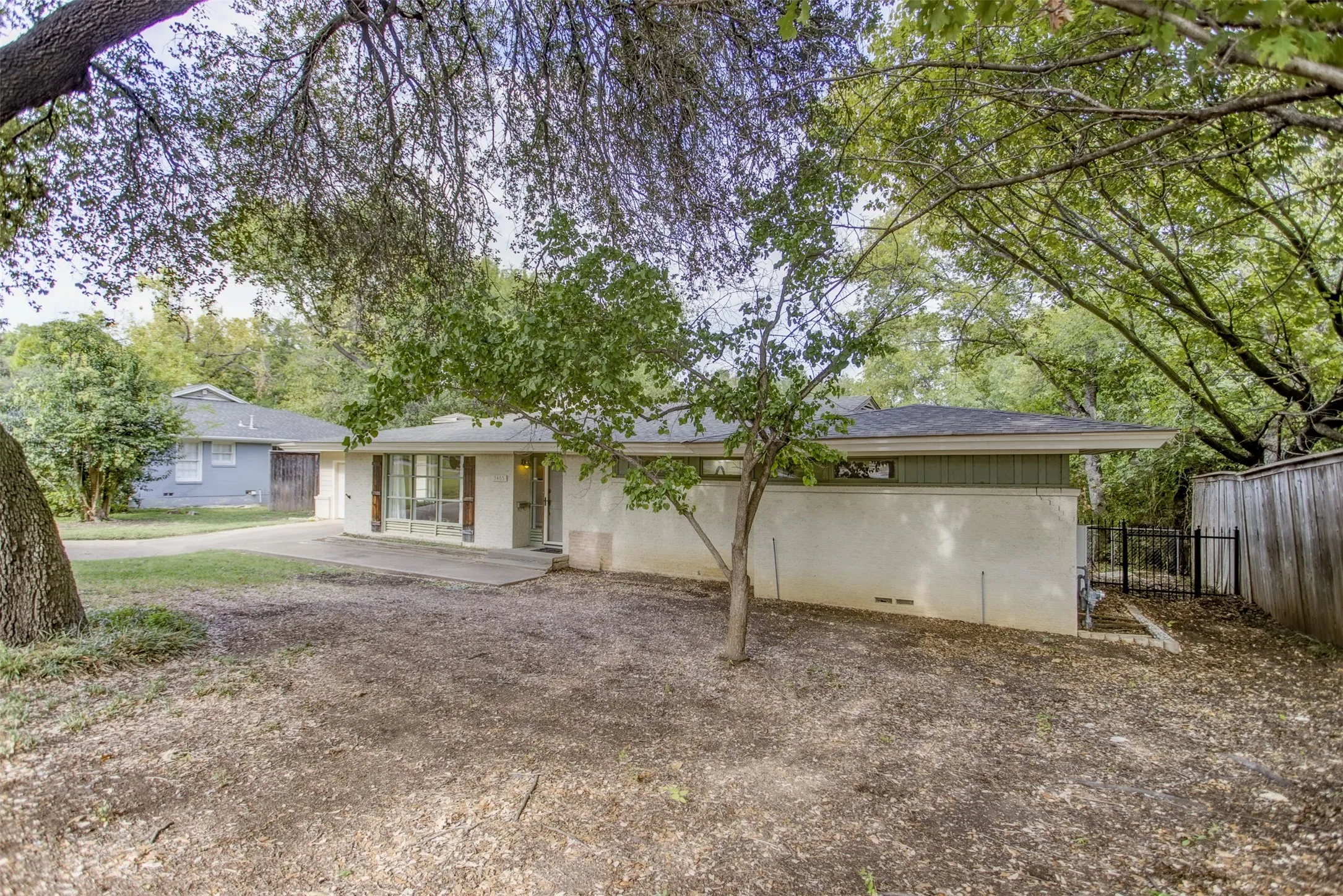 Single Family Residence For Sale in Tarrant County , 3465 Wellington Road, Fort Worth, Texas 76116, 2 Bedroom, 2 Bathroom, 2 Garage spaces, 1,605 Sqft, built in 1952, Preowned, mls#21073844, Real Estate Agent in Fort Worth, Homes For Sale in Tarrant county, Homes For Sale in Fort Worth, Realtor in Fort Worth Texas, Real Estate Brokerage Independent Realty Texas, Luminita Cordes Realtor