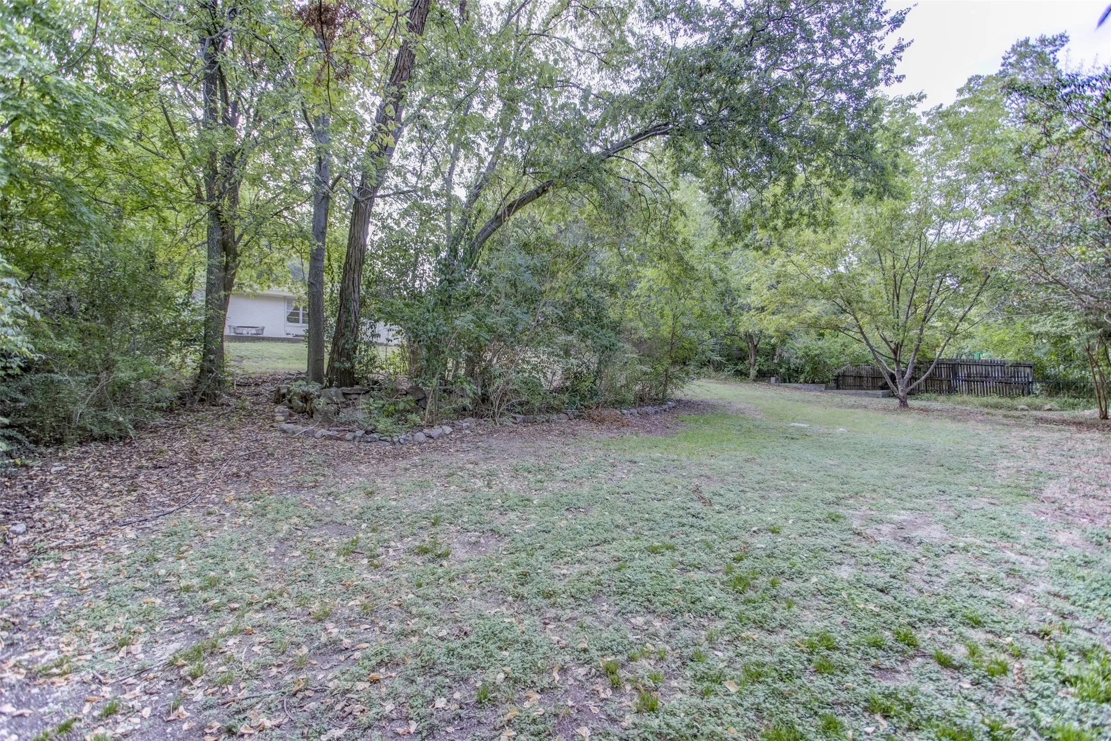 Single Family Residence For Sale in Tarrant County , 3465 Wellington Road, Fort Worth, Texas 76116, 2 Bedroom, 2 Bathroom, 2 Garage spaces, 1,605 Sqft, built in 1952, Preowned, mls#21073844, Real Estate Agent in Fort Worth, Homes For Sale in Tarrant county, Homes For Sale in Fort Worth, Realtor in Fort Worth Texas, Real Estate Brokerage Independent Realty Texas, Luminita Cordes Realtor