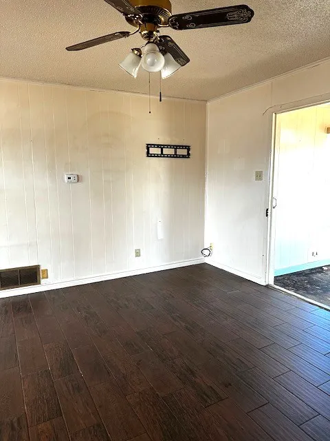 Single Family Residence For Sale in Coke County , 123 E Mc Caulley Avenue, Bronte, Texas 76933, 3 Bedroom, 2 Bathroom, 2 Garage spaces, 1,258 Sqft, built in 1975, Preowned, mls#20986122, Real Estate Agent in Bronte, Homes For Sale in Coke county, Homes For Sale in Bronte, Realtor in Bronte Texas, Real Estate Brokerage Independent Realty Texas, Luminita Cordes Realtor