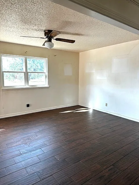 Single Family Residence For Sale in Coke County , 123 E Mc Caulley Avenue, Bronte, Texas 76933, 3 Bedroom, 2 Bathroom, 2 Garage spaces, 1,258 Sqft, built in 1975, Preowned, mls#20986122, Real Estate Agent in Bronte, Homes For Sale in Coke county, Homes For Sale in Bronte, Realtor in Bronte Texas, Real Estate Brokerage Independent Realty Texas, Luminita Cordes Realtor