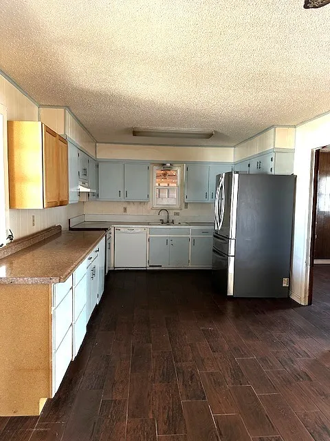 Single Family Residence For Sale in Coke County , 123 E Mc Caulley Avenue, Bronte, Texas 76933, 3 Bedroom, 2 Bathroom, 2 Garage spaces, 1,258 Sqft, built in 1975, Preowned, mls#20986122, Real Estate Agent in Bronte, Homes For Sale in Coke county, Homes For Sale in Bronte, Realtor in Bronte Texas, Real Estate Brokerage Independent Realty Texas, Luminita Cordes Realtor