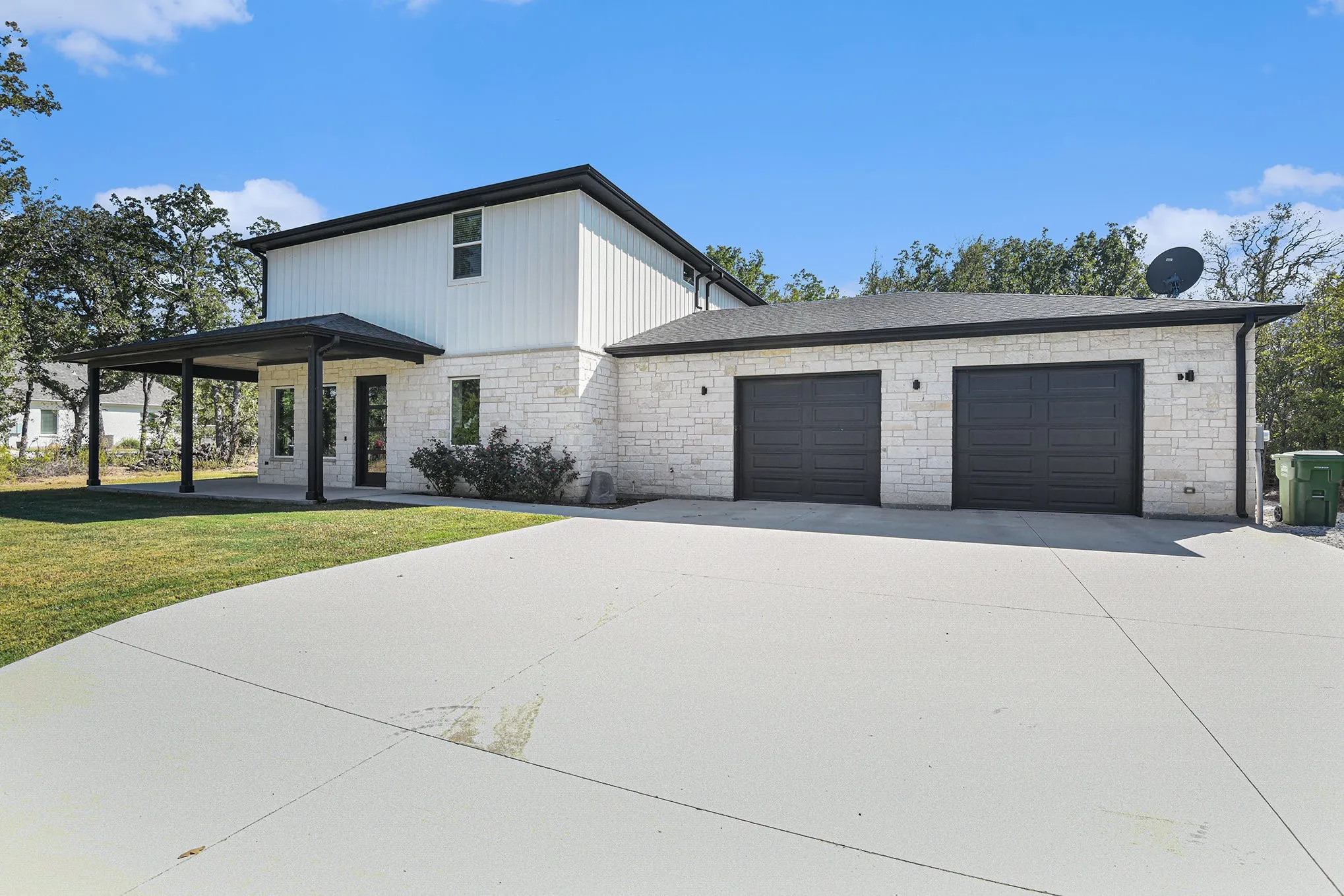 Single Family Residence For Sale in Wise County , 811 County Road 3451, Paradise, Texas 76073, 3 Bedroom, 3 Bathroom, 3 Garage spaces, 2,283 Sqft, built in 2022, Preowned, mls#21072545, Real Estate Agent in Paradise, Homes For Sale in Wise county, Homes For Sale in Paradise, Realtor in Paradise Texas, Real Estate Brokerage Independent Realty Texas, Luminita Cordes Realtor