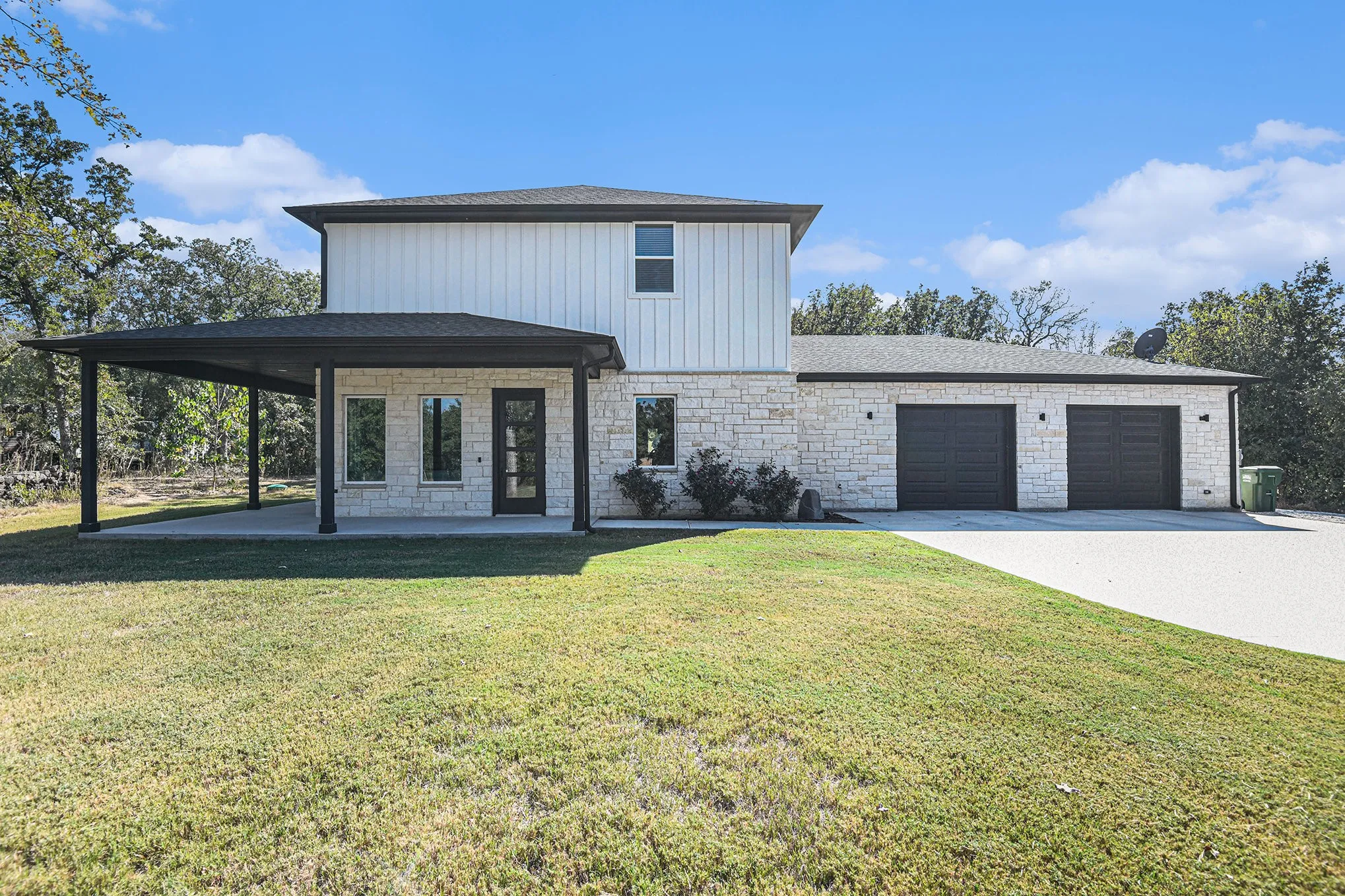 Single Family Residence For Sale in Wise County , 811 County Road 3451, Paradise, Texas 76073, 3 Bedroom, 3 Bathroom, 3 Garage spaces, 2,283 Sqft, built in 2022, Preowned, mls#21072545, Real Estate Agent in Paradise, Homes For Sale in Wise county, Homes For Sale in Paradise, Realtor in Paradise Texas, Real Estate Brokerage Independent Realty Texas, Luminita Cordes Realtor