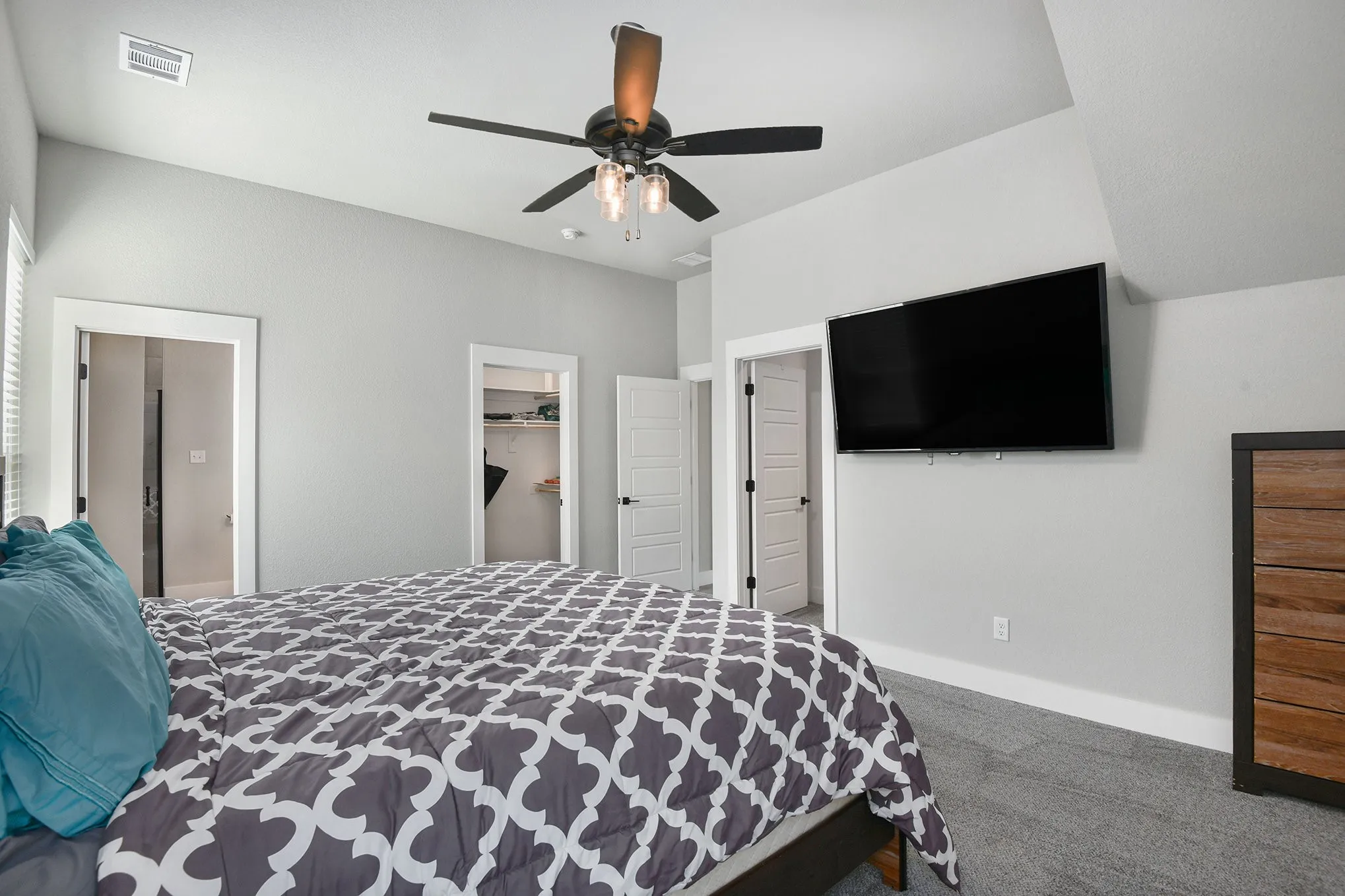 Single Family Residence For Sale in Wise County , 811 County Road 3451, Paradise, Texas 76073, 3 Bedroom, 3 Bathroom, 3 Garage spaces, 2,283 Sqft, built in 2022, Preowned, mls#21072545, Real Estate Agent in Paradise, Homes For Sale in Wise county, Homes For Sale in Paradise, Realtor in Paradise Texas, Real Estate Brokerage Independent Realty Texas, Luminita Cordes Realtor