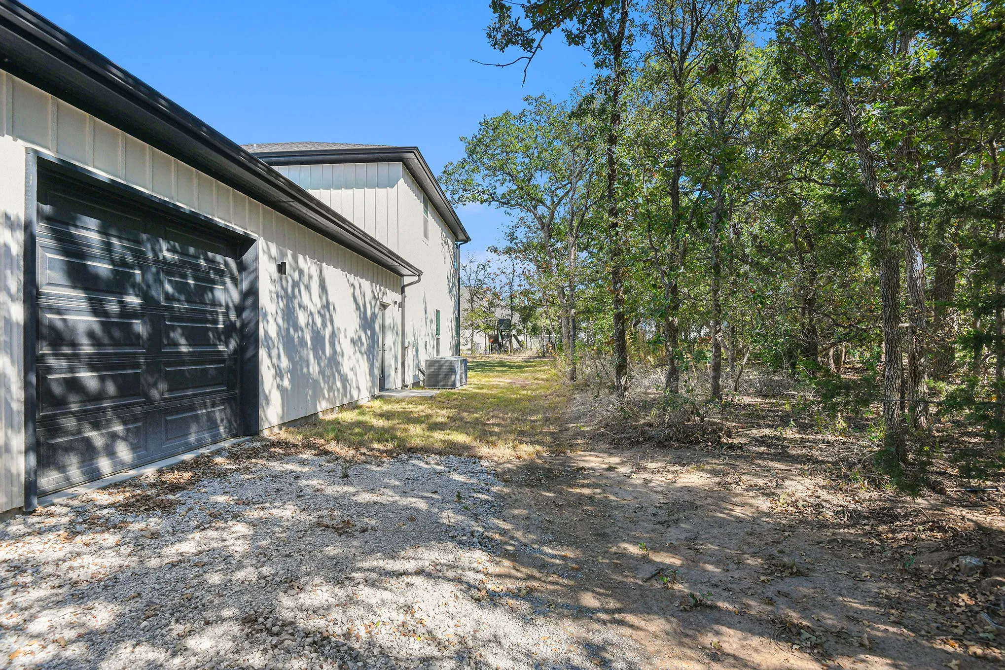 Single Family Residence For Sale in Wise County , 811 County Road 3451, Paradise, Texas 76073, 3 Bedroom, 3 Bathroom, 3 Garage spaces, 2,283 Sqft, built in 2022, Preowned, mls#21072545, Real Estate Agent in Paradise, Homes For Sale in Wise county, Homes For Sale in Paradise, Realtor in Paradise Texas, Real Estate Brokerage Independent Realty Texas, Luminita Cordes Realtor