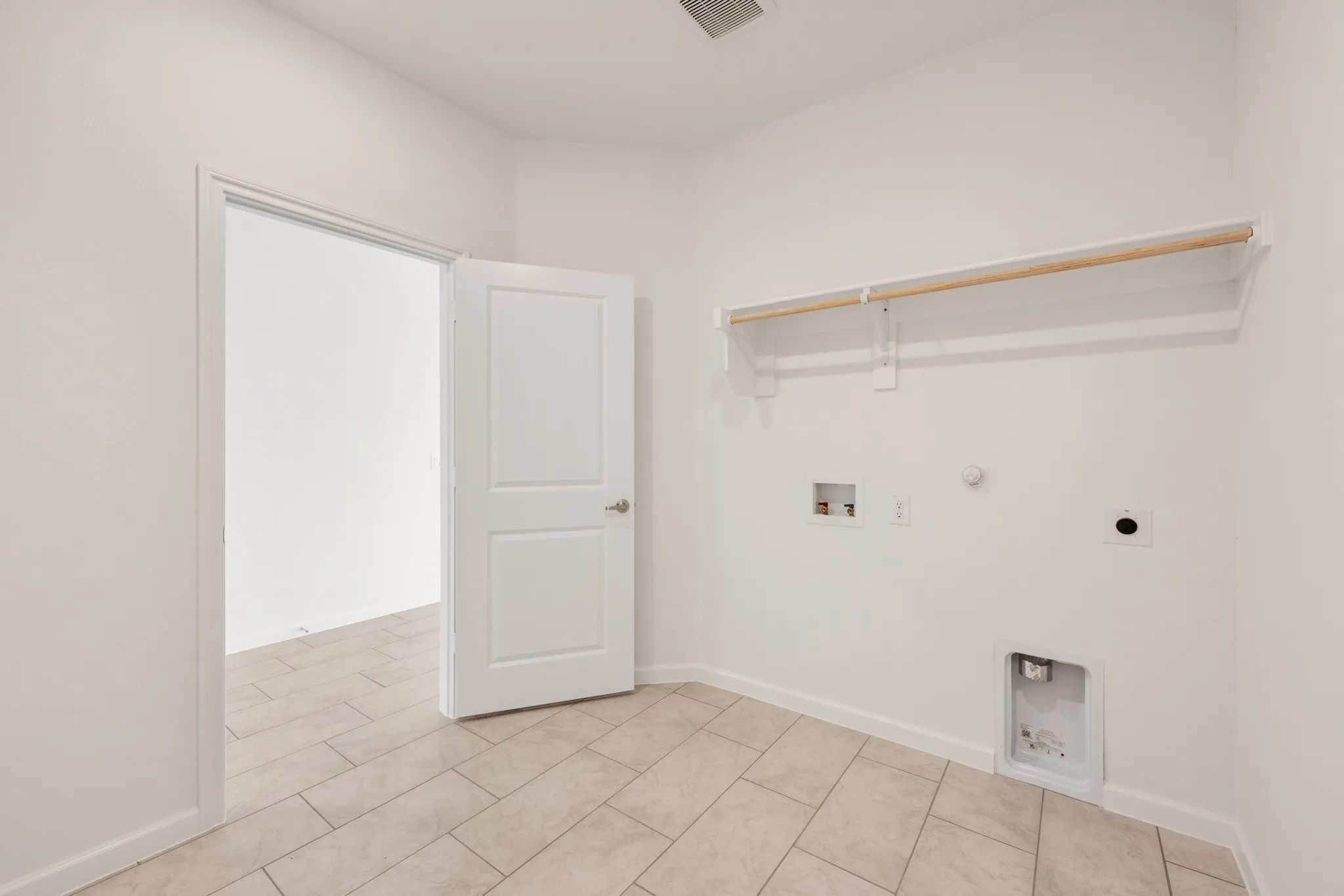 Single Family Residence For Sale in Kaufman County , 3665 Jordan Way, Kaufman, Texas 75142, 3 Bedroom, 2 Bathroom, 2 Garage spaces, 1,672 Sqft, built in 2025, New Construction - Complete, mls#21068843, Real Estate Agent in Kaufman, Homes For Sale in Kaufman county, Homes For Sale in Kaufman, Realtor in Kaufman Texas, Real Estate Brokerage Independent Realty Texas, Luminita Cordes Realtor