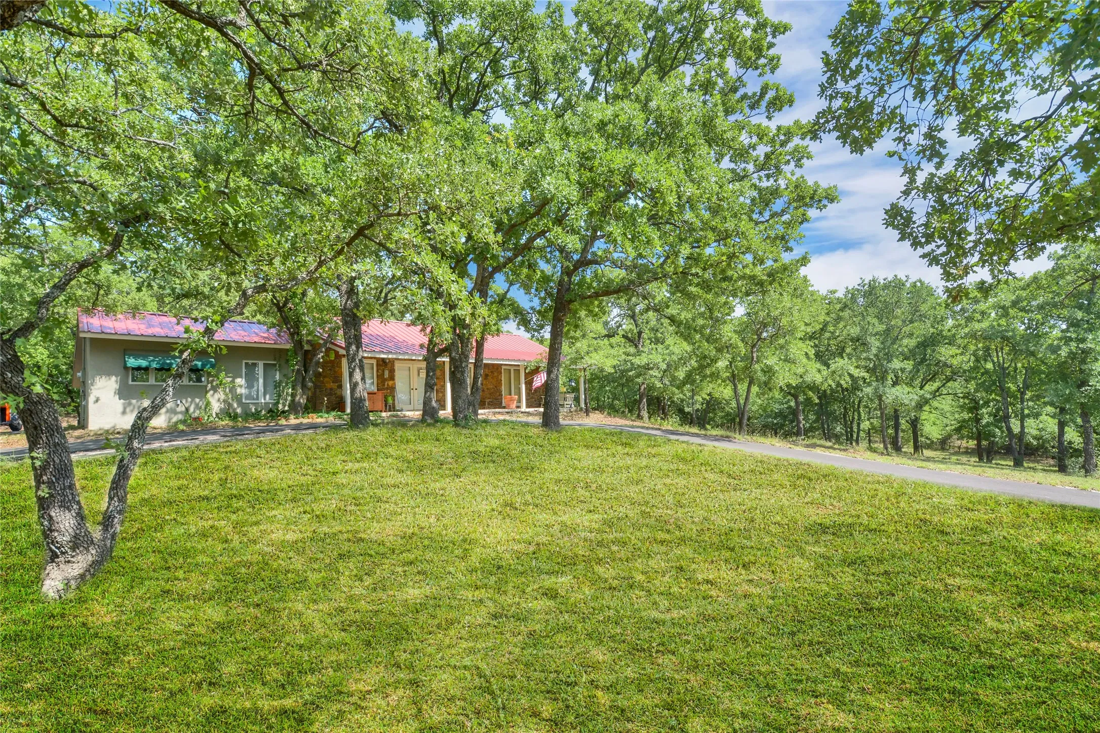 Single Family Residence For Sale in Denton County , 5167 Rock Hill Road, Aubrey, Texas 76227, 3 Bedroom, 2 Bathroom, Garage spaces, 1,800 Sqft, built in 1989, Preowned, mls#21074228, Real Estate Agent in Aubrey, Homes For Sale in Denton county, Homes For Sale in Aubrey, Realtor in Aubrey Texas, Real Estate Brokerage Independent Realty Texas, Luminita Cordes Realtor