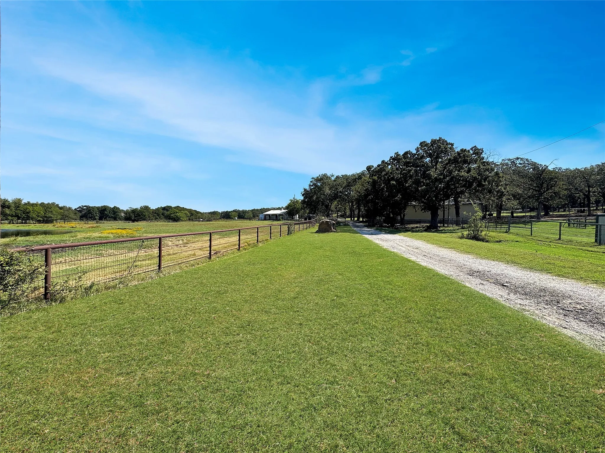 Single Family Residence For Sale in Denton County , 5167 Rock Hill Road, Aubrey, Texas 76227, 3 Bedroom, 2 Bathroom, Garage spaces, 1,800 Sqft, built in 1989, Preowned, mls#21074228, Real Estate Agent in Aubrey, Homes For Sale in Denton county, Homes For Sale in Aubrey, Realtor in Aubrey Texas, Real Estate Brokerage Independent Realty Texas, Luminita Cordes Realtor