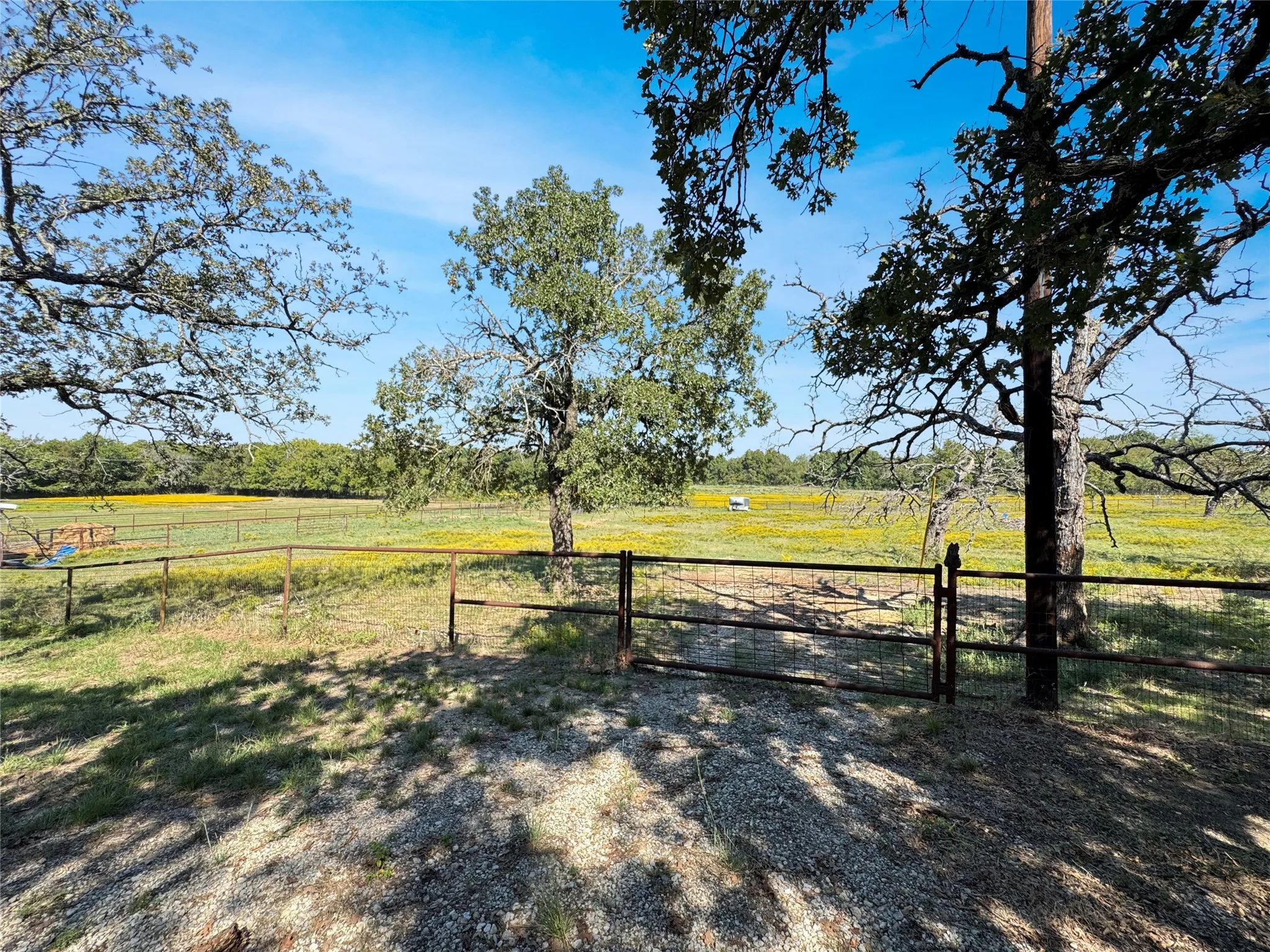 Single Family Residence For Sale in Denton County , 5167 Rock Hill Road, Aubrey, Texas 76227, 3 Bedroom, 2 Bathroom, Garage spaces, 1,800 Sqft, built in 1989, Preowned, mls#21074228, Real Estate Agent in Aubrey, Homes For Sale in Denton county, Homes For Sale in Aubrey, Realtor in Aubrey Texas, Real Estate Brokerage Independent Realty Texas, Luminita Cordes Realtor