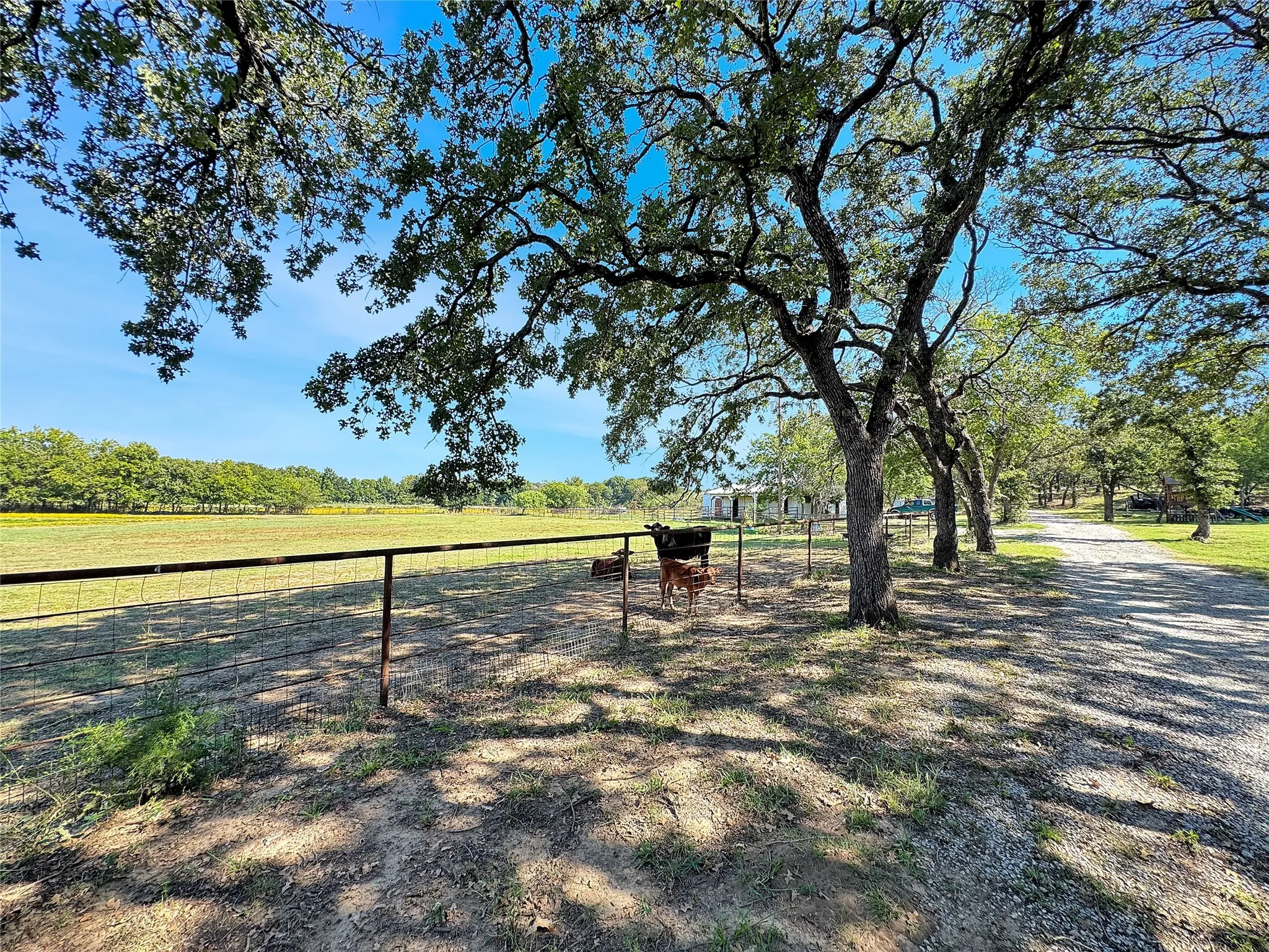 Single Family Residence For Sale in Denton County , 5167 Rock Hill Road, Aubrey, Texas 76227, 3 Bedroom, 2 Bathroom, Garage spaces, 1,800 Sqft, built in 1989, Preowned, mls#21074228, Real Estate Agent in Aubrey, Homes For Sale in Denton county, Homes For Sale in Aubrey, Realtor in Aubrey Texas, Real Estate Brokerage Independent Realty Texas, Luminita Cordes Realtor