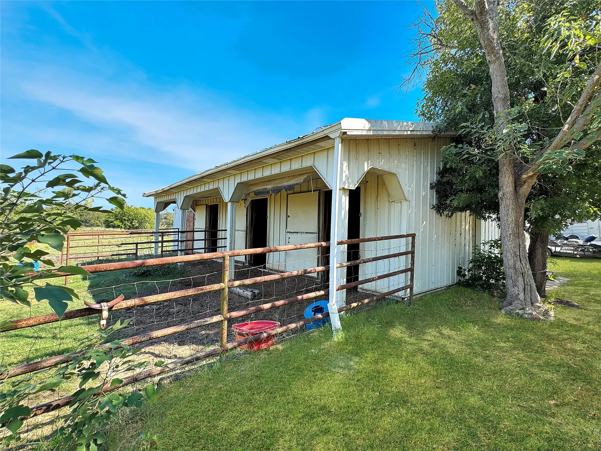 Single Family Residence For Sale in Denton County , 5167 Rock Hill Road, Aubrey, Texas 76227, 3 Bedroom, 2 Bathroom, Garage spaces, 1,800 Sqft, built in 1989, Preowned, mls#21074228, Real Estate Agent in Aubrey, Homes For Sale in Denton county, Homes For Sale in Aubrey, Realtor in Aubrey Texas, Real Estate Brokerage Independent Realty Texas, Luminita Cordes Realtor