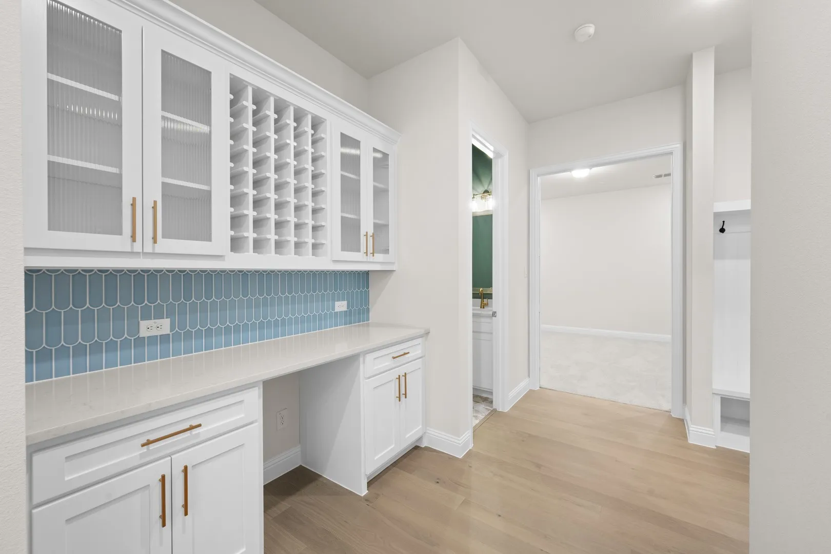 4726 Hawthorn Hills- Bar-1