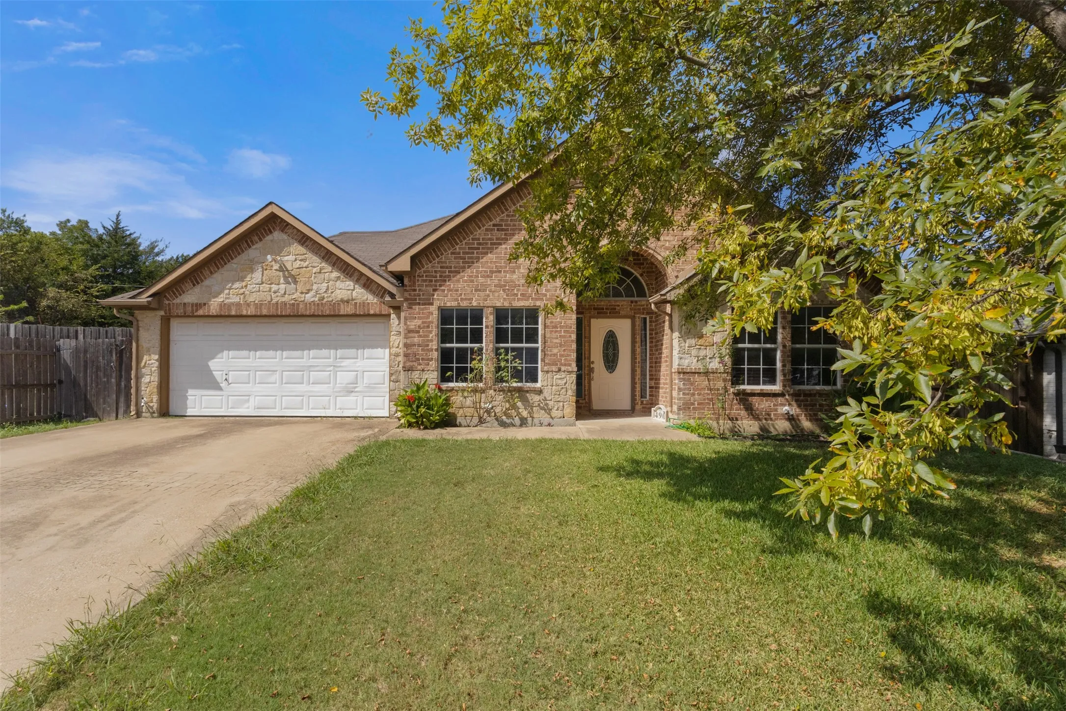 Single Family Residence For Sale in Rockwall County , 490 Lynne Drive, Rockwall, Texas 75032, 4 Bedroom, 2 Bathroom, 2 Garage spaces, 2,188 Sqft, built in 2005, mls#21076864, Real Estate Agent in Rockwall, Homes For Sale in Rockwall county, Homes For Sale in Rockwall, Realtor in Rockwall Texas, Real Estate Brokerage Independent Realty Texas, Luminita Cordes Realtor