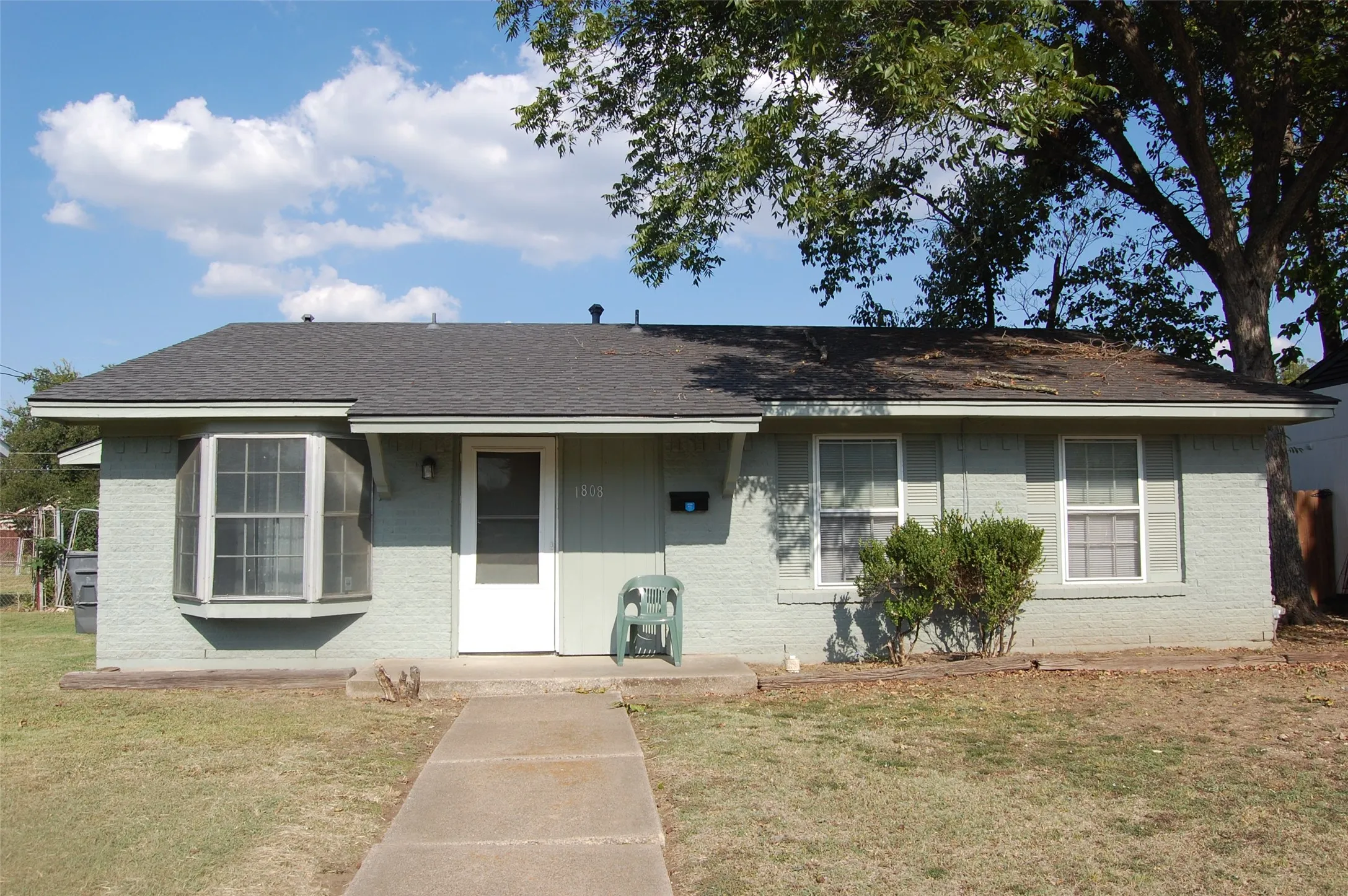 Single Family Residence For Sale in Dallas County , 1808 Western Park Drive, Dallas, Texas 75211, 3 Bedrooms, 2 Bathrooms, 2 Garage spaces, 1,252 Sqft, built in 1966, Price $280,000, mls#21077003, Real Estate Agent in Dallas, Homes For Sale in Dallas county, Homes For Sale in Dallas, Realtor in Dallas Texas, Real Estate Brokerage Independent Realty Texas, Luminita Cordes Realtor
