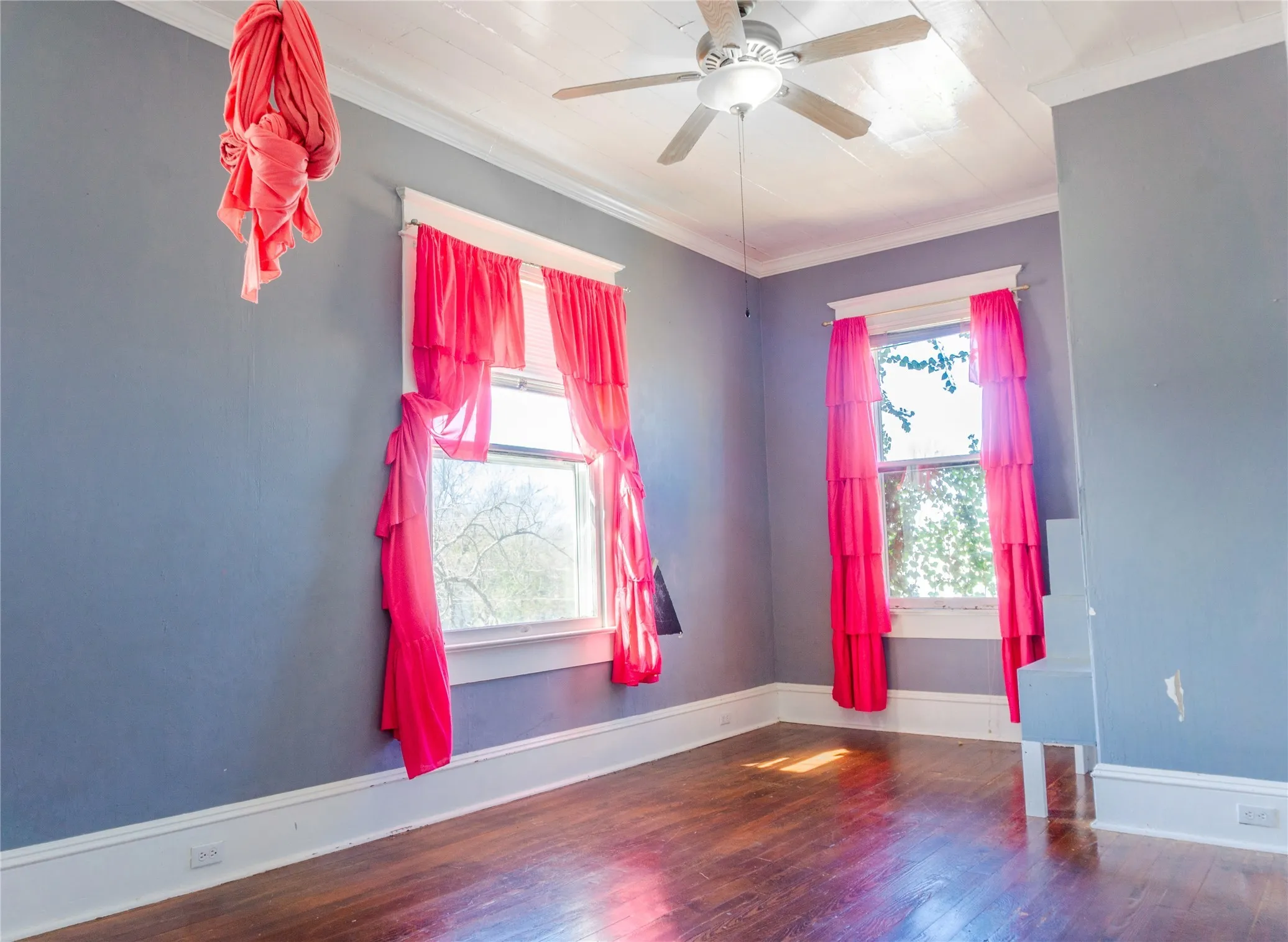 Unfurnished room with ornamental molding, hardwood / wood-style flooring, and a ceiling fan