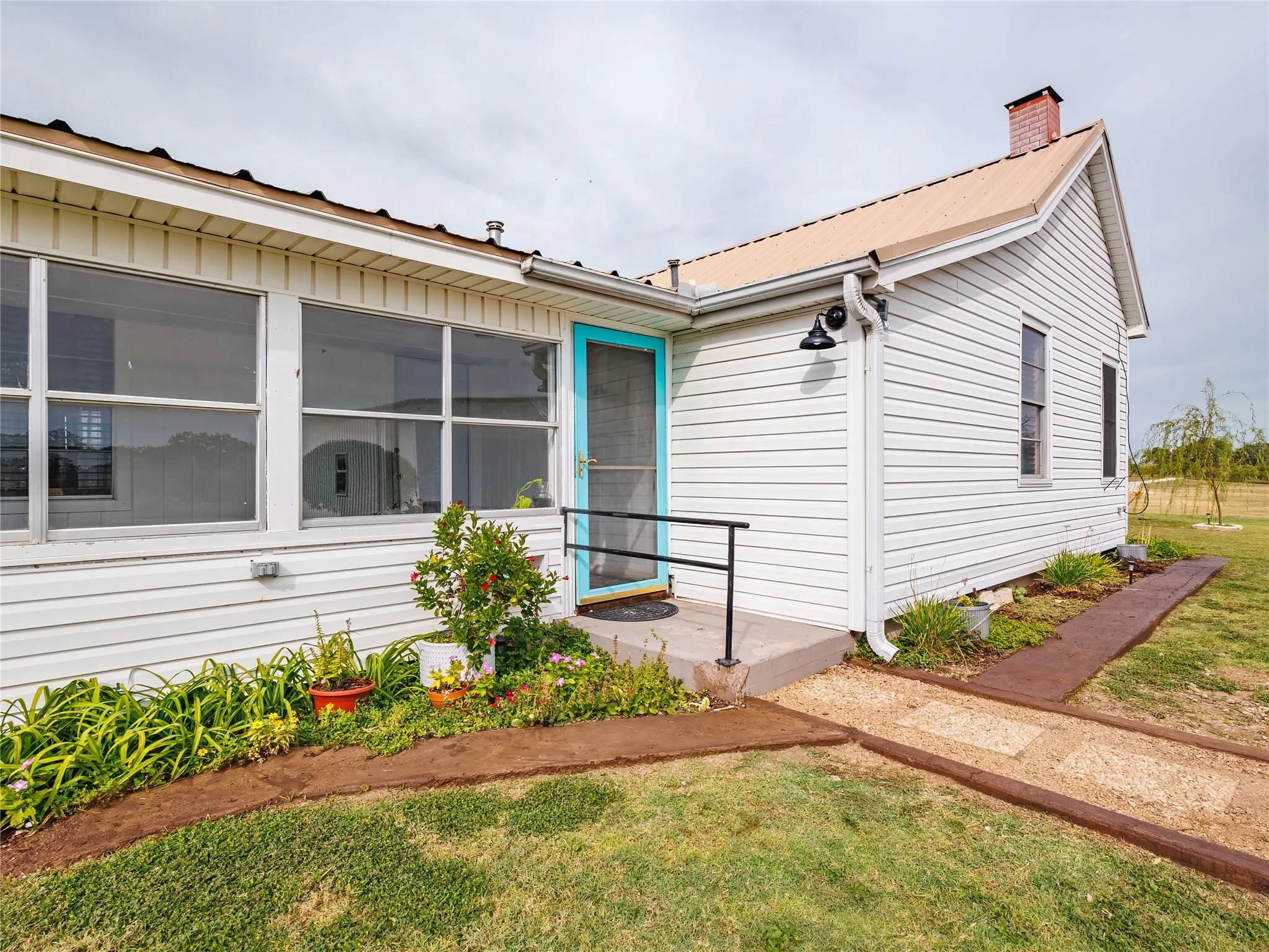 Single Family Residence For Sale in Mills County , 247 Fm 1029 N, Mullin, Texas 76864, 4 Bedroom, 2 Bathroom, 2 Garage spaces, 1,816 Sqft, built in 1890, mls#21075857, Real Estate Agent in Mullin, Homes For Sale in Mills county, Homes For Sale in Mullin, Realtor in Mullin Texas, Real Estate Brokerage Independent Realty Texas, Luminita Cordes Realtor