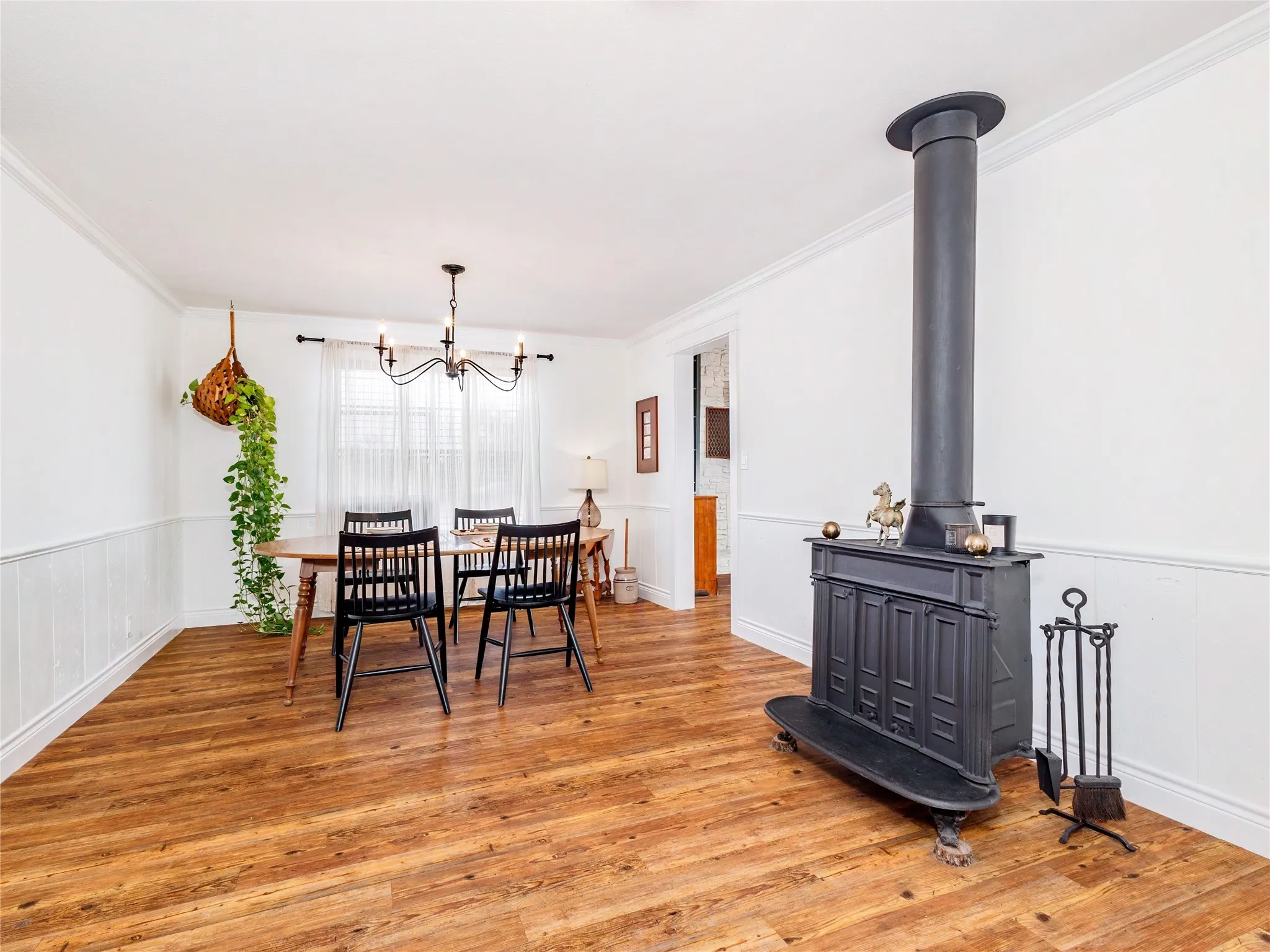 Single Family Residence For Sale in Mills County , 247 Fm 1029 N, Mullin, Texas 76864, 4 Bedroom, 2 Bathroom, 2 Garage spaces, 1,816 Sqft, built in 1890, mls#21075857, Real Estate Agent in Mullin, Homes For Sale in Mills county, Homes For Sale in Mullin, Realtor in Mullin Texas, Real Estate Brokerage Independent Realty Texas, Luminita Cordes Realtor