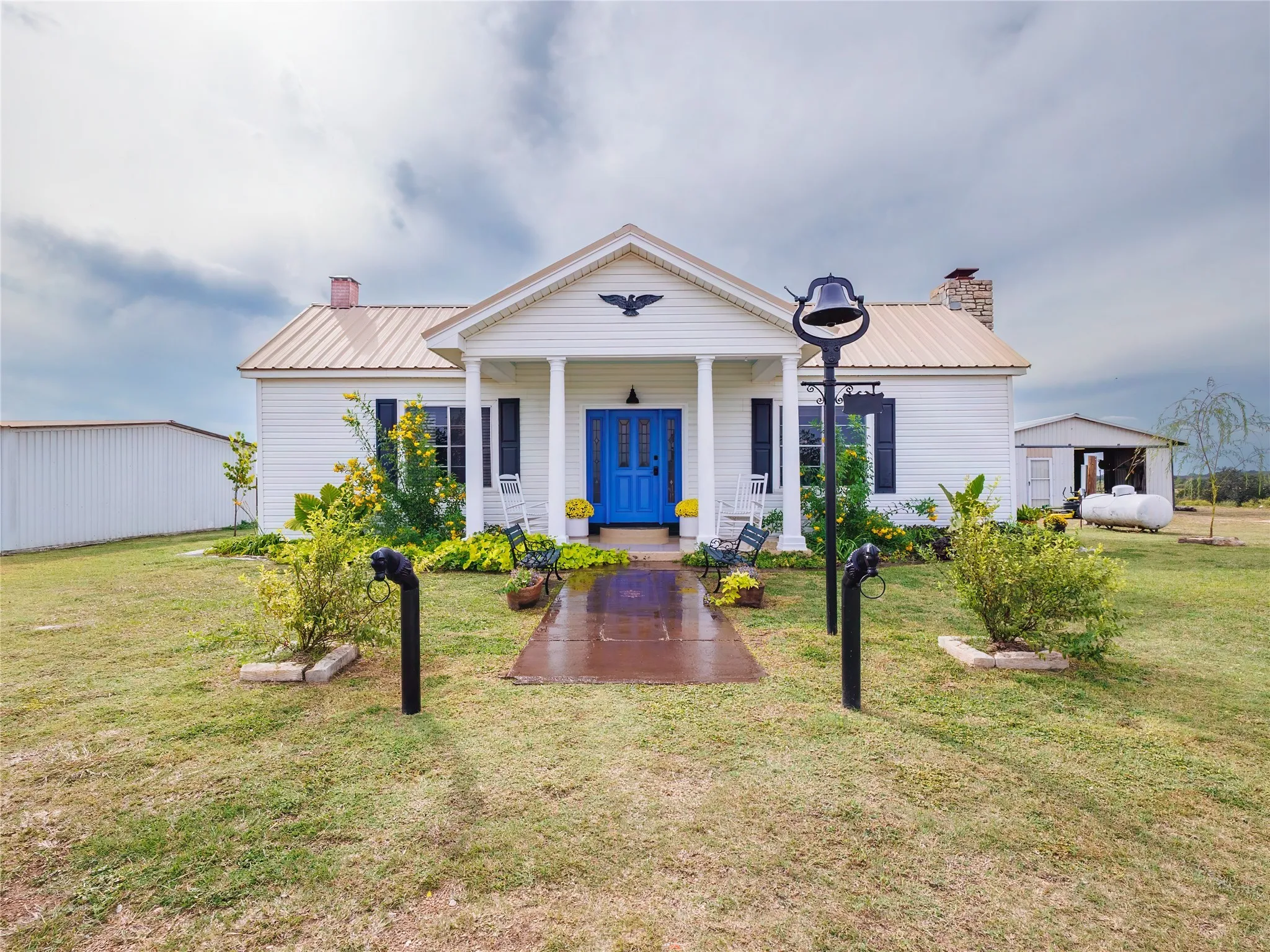 Single Family Residence For Sale in Mills County , 247 Fm 1029 N, Mullin, Texas 76864, 4 Bedroom, 2 Bathroom, 2 Garage spaces, 1,816 Sqft, built in 1890, mls#21075857, Real Estate Agent in Mullin, Homes For Sale in Mills county, Homes For Sale in Mullin, Realtor in Mullin Texas, Real Estate Brokerage Independent Realty Texas, Luminita Cordes Realtor