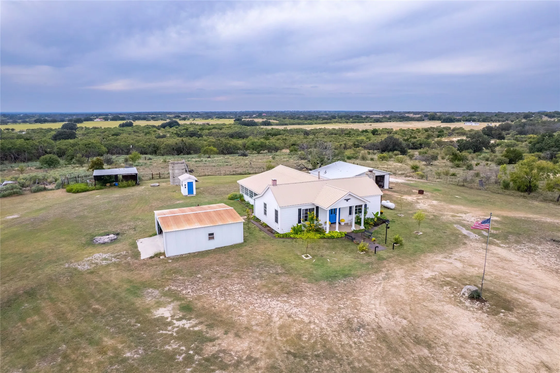 Single Family Residence For Sale in Mills County , 247 Fm 1029 N, Mullin, Texas 76864, 4 Bedroom, 2 Bathroom, 2 Garage spaces, 1,816 Sqft, built in 1890, mls#21075857, Real Estate Agent in Mullin, Homes For Sale in Mills county, Homes For Sale in Mullin, Realtor in Mullin Texas, Real Estate Brokerage Independent Realty Texas, Luminita Cordes Realtor