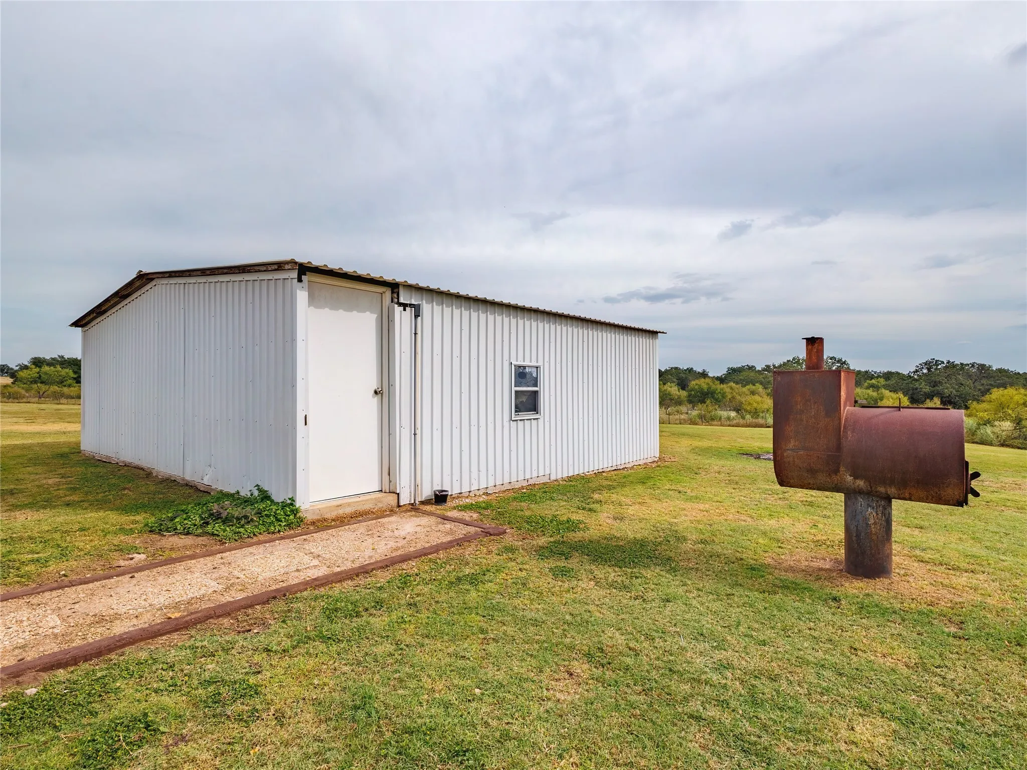 Single Family Residence For Sale in Mills County , 247 Fm 1029 N, Mullin, Texas 76864, 4 Bedroom, 2 Bathroom, 2 Garage spaces, 1,816 Sqft, built in 1890, mls#21075857, Real Estate Agent in Mullin, Homes For Sale in Mills county, Homes For Sale in Mullin, Realtor in Mullin Texas, Real Estate Brokerage Independent Realty Texas, Luminita Cordes Realtor