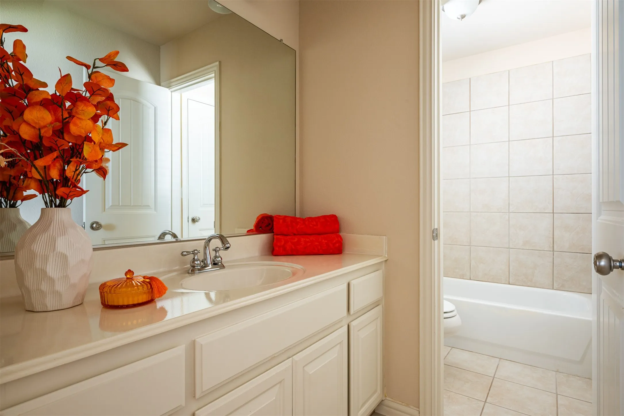 Jack and Jill Bath (2nd Floor)