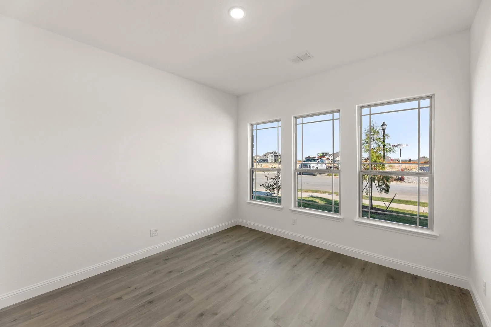 1041 Moss Grove-Study-1