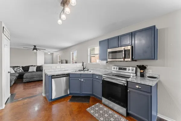Single Family Residence For Sale in Tarrant County , 6724 Meadow Way Lane, Fort Worth, Texas 76179, 4 Bedroom, 2 Bathroom, 2 Garage spaces, 1,550 Sqft, built in 2005, Preowned, mls#21076332, Real Estate Agent in Fort Worth, Homes For Sale in Tarrant county, Homes For Sale in Fort Worth, Realtor in Fort Worth Texas, Real Estate Brokerage Independent Realty Texas, Luminita Cordes Realtor