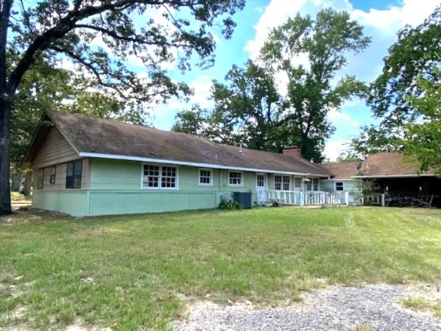 Single Family Residence For Sale in Henderson County , 100 Thunderbird Drive, Athens, Texas 75751, 4 Bedroom, 3 Bathroom, Garage spaces, 1,774 Sqft, built in 1953, mls#21077789, Real Estate Agent in Athens, Homes For Sale in Henderson county, Homes For Sale in Athens, Realtor in Athens Texas, Real Estate Brokerage Independent Realty Texas, Luminita Cordes Realtor