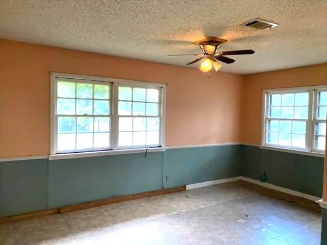Single Family Residence For Sale in Henderson County , 100 Thunderbird Drive, Athens, Texas 75751, 4 Bedroom, 3 Bathroom, Garage spaces, 1,774 Sqft, built in 1953, mls#21077789, Real Estate Agent in Athens, Homes For Sale in Henderson county, Homes For Sale in Athens, Realtor in Athens Texas, Real Estate Brokerage Independent Realty Texas, Luminita Cordes Realtor