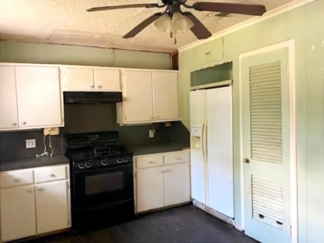 Single Family Residence For Sale in Henderson County , 100 Thunderbird Drive, Athens, Texas 75751, 4 Bedroom, 3 Bathroom, Garage spaces, 1,774 Sqft, built in 1953, mls#21077789, Real Estate Agent in Athens, Homes For Sale in Henderson county, Homes For Sale in Athens, Realtor in Athens Texas, Real Estate Brokerage Independent Realty Texas, Luminita Cordes Realtor