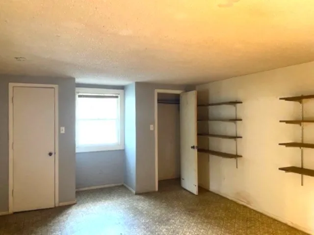 Single Family Residence For Sale in Henderson County , 100 Thunderbird Drive, Athens, Texas 75751, 4 Bedroom, 3 Bathroom, Garage spaces, 1,774 Sqft, built in 1953, mls#21077789, Real Estate Agent in Athens, Homes For Sale in Henderson county, Homes For Sale in Athens, Realtor in Athens Texas, Real Estate Brokerage Independent Realty Texas, Luminita Cordes Realtor