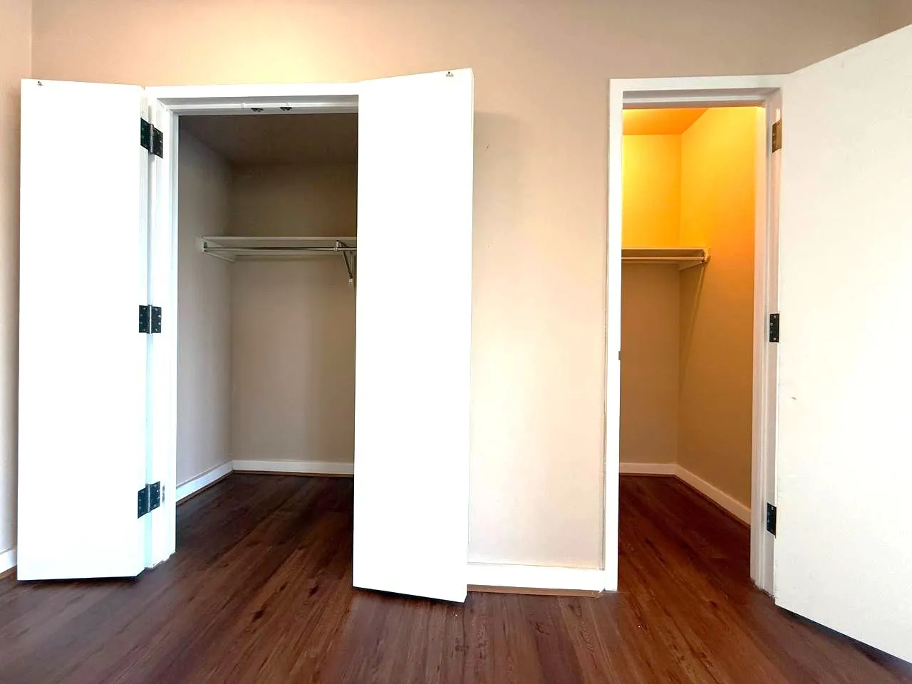 Condominium For Sale in Dallas County , 6211 W Northwest Highway G514, Dallas, Texas 75225, 1 Bedroom, 1 Bathroom, 1 Garage spaces, 710 Sqft, built in 1966, Preowned, mls#21067241, Real Estate Agent in Dallas, Homes For Sale in Dallas county, Homes For Sale in Dallas, Realtor in Dallas Texas, Real Estate Brokerage Independent Realty Texas, Luminita Cordes Realtor