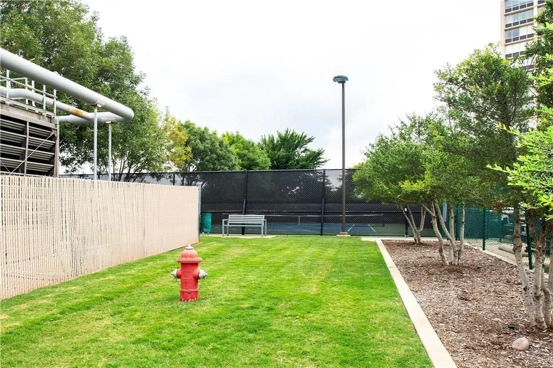 Condominium For Sale in Dallas County , 6211 W Northwest Highway G514, Dallas, Texas 75225, 1 Bedroom, 1 Bathroom, 1 Garage spaces, 710 Sqft, built in 1966, Preowned, mls#21067241, Real Estate Agent in Dallas, Homes For Sale in Dallas county, Homes For Sale in Dallas, Realtor in Dallas Texas, Real Estate Brokerage Independent Realty Texas, Luminita Cordes Realtor