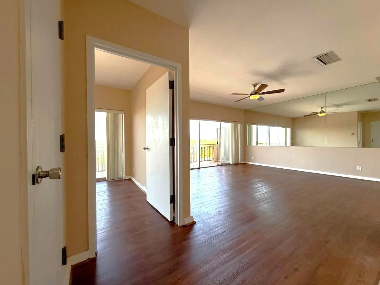 Condominium For Sale in Dallas County , 6211 W Northwest Highway G514, Dallas, Texas 75225, 1 Bedroom, 1 Bathroom, 1 Garage spaces, 710 Sqft, built in 1966, Preowned, mls#21067241, Real Estate Agent in Dallas, Homes For Sale in Dallas county, Homes For Sale in Dallas, Realtor in Dallas Texas, Real Estate Brokerage Independent Realty Texas, Luminita Cordes Realtor