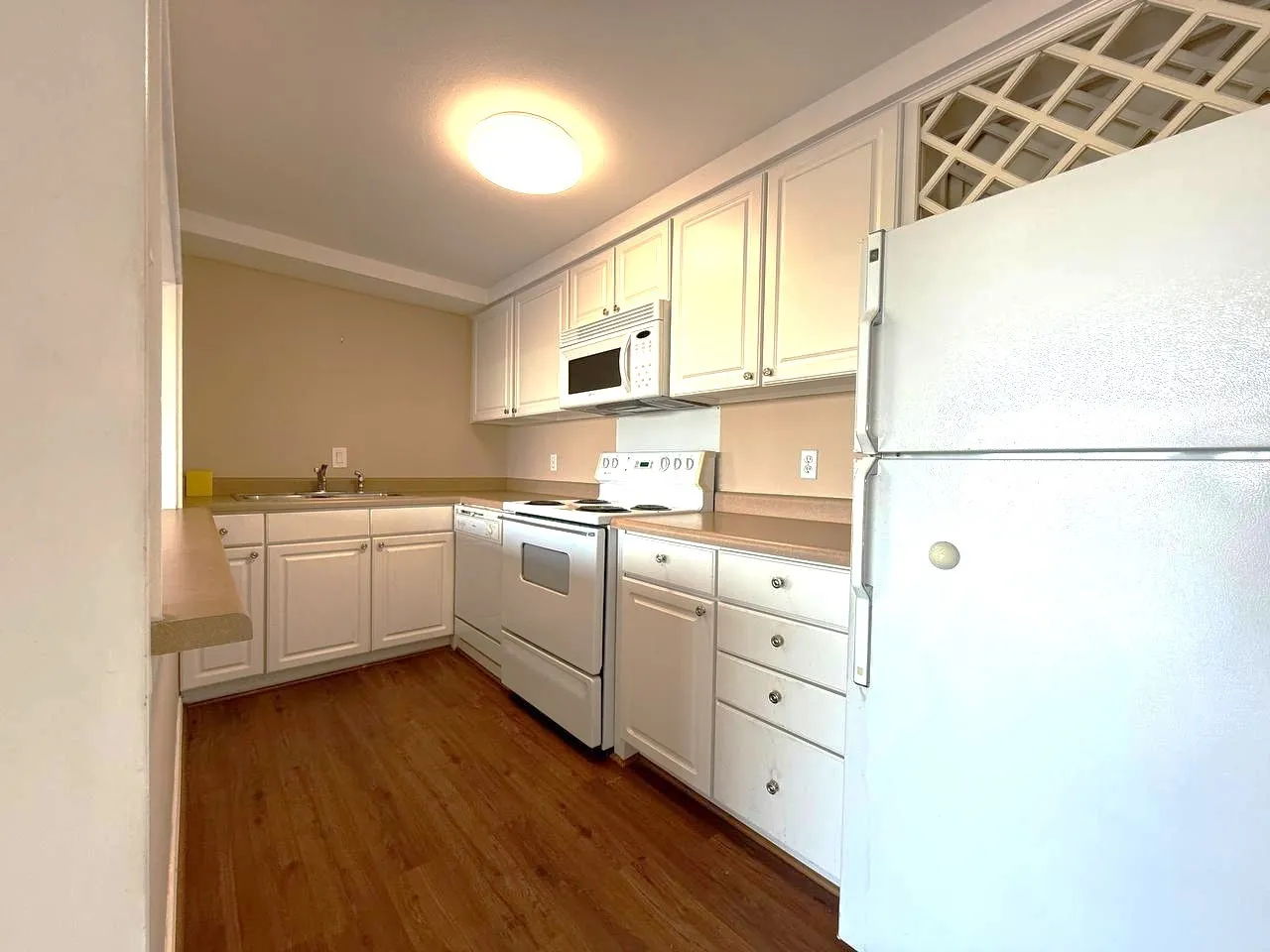 Condominium For Sale in Dallas County , 6211 W Northwest Highway G514, Dallas, Texas 75225, 1 Bedroom, 1 Bathroom, 1 Garage spaces, 710 Sqft, built in 1966, Preowned, mls#21067241, Real Estate Agent in Dallas, Homes For Sale in Dallas county, Homes For Sale in Dallas, Realtor in Dallas Texas, Real Estate Brokerage Independent Realty Texas, Luminita Cordes Realtor