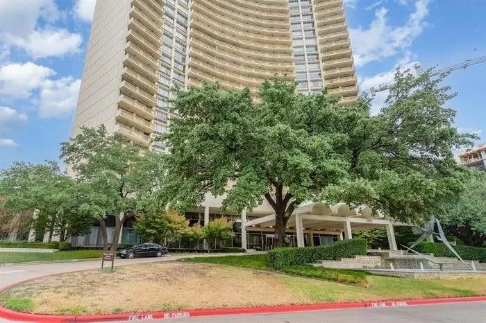 Condominium For Sale in Dallas County , 6211 W Northwest Highway G514, Dallas, Texas 75225, 1 Bedroom, 1 Bathroom, 1 Garage spaces, 710 Sqft, built in 1966, Preowned, mls#21067241, Real Estate Agent in Dallas, Homes For Sale in Dallas county, Homes For Sale in Dallas, Realtor in Dallas Texas, Real Estate Brokerage Independent Realty Texas, Luminita Cordes Realtor