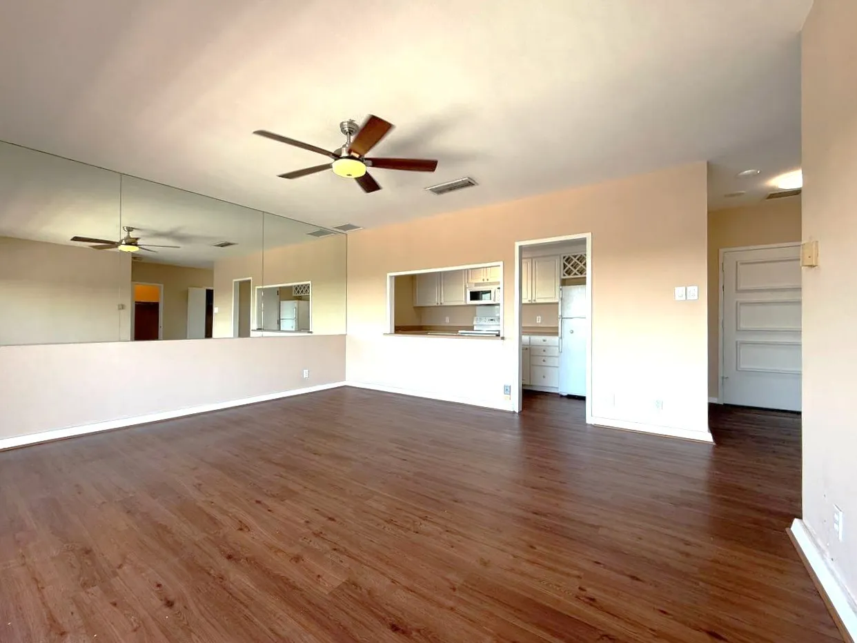 Condominium For Sale in Dallas County , 6211 W Northwest Highway G514, Dallas, Texas 75225, 1 Bedroom, 1 Bathroom, 1 Garage spaces, 710 Sqft, built in 1966, Preowned, mls#21067241, Real Estate Agent in Dallas, Homes For Sale in Dallas county, Homes For Sale in Dallas, Realtor in Dallas Texas, Real Estate Brokerage Independent Realty Texas, Luminita Cordes Realtor