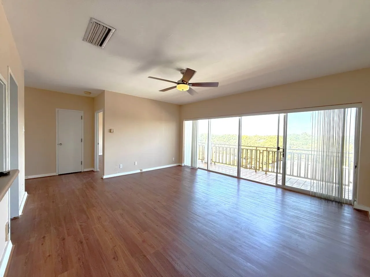 Condominium For Sale in Dallas County , 6211 W Northwest Highway G514, Dallas, Texas 75225, 1 Bedroom, 1 Bathroom, 1 Garage spaces, 710 Sqft, built in 1966, Preowned, mls#21067241, Real Estate Agent in Dallas, Homes For Sale in Dallas county, Homes For Sale in Dallas, Realtor in Dallas Texas, Real Estate Brokerage Independent Realty Texas, Luminita Cordes Realtor