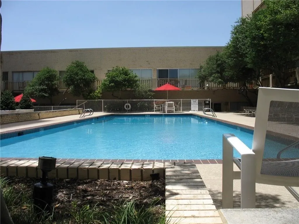 Condominium For Sale in Dallas County , 6211 W Northwest Highway G514, Dallas, Texas 75225, 1 Bedroom, 1 Bathroom, 1 Garage spaces, 710 Sqft, built in 1966, Preowned, mls#21067241, Real Estate Agent in Dallas, Homes For Sale in Dallas county, Homes For Sale in Dallas, Realtor in Dallas Texas, Real Estate Brokerage Independent Realty Texas, Luminita Cordes Realtor