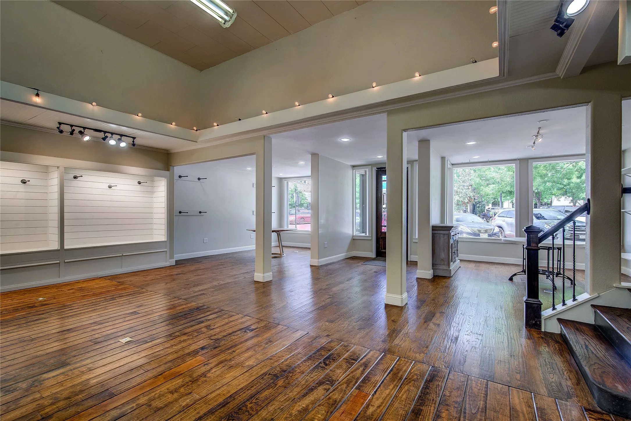 There are two large retail areas on either side of the entry door, both with wall to wall windows.