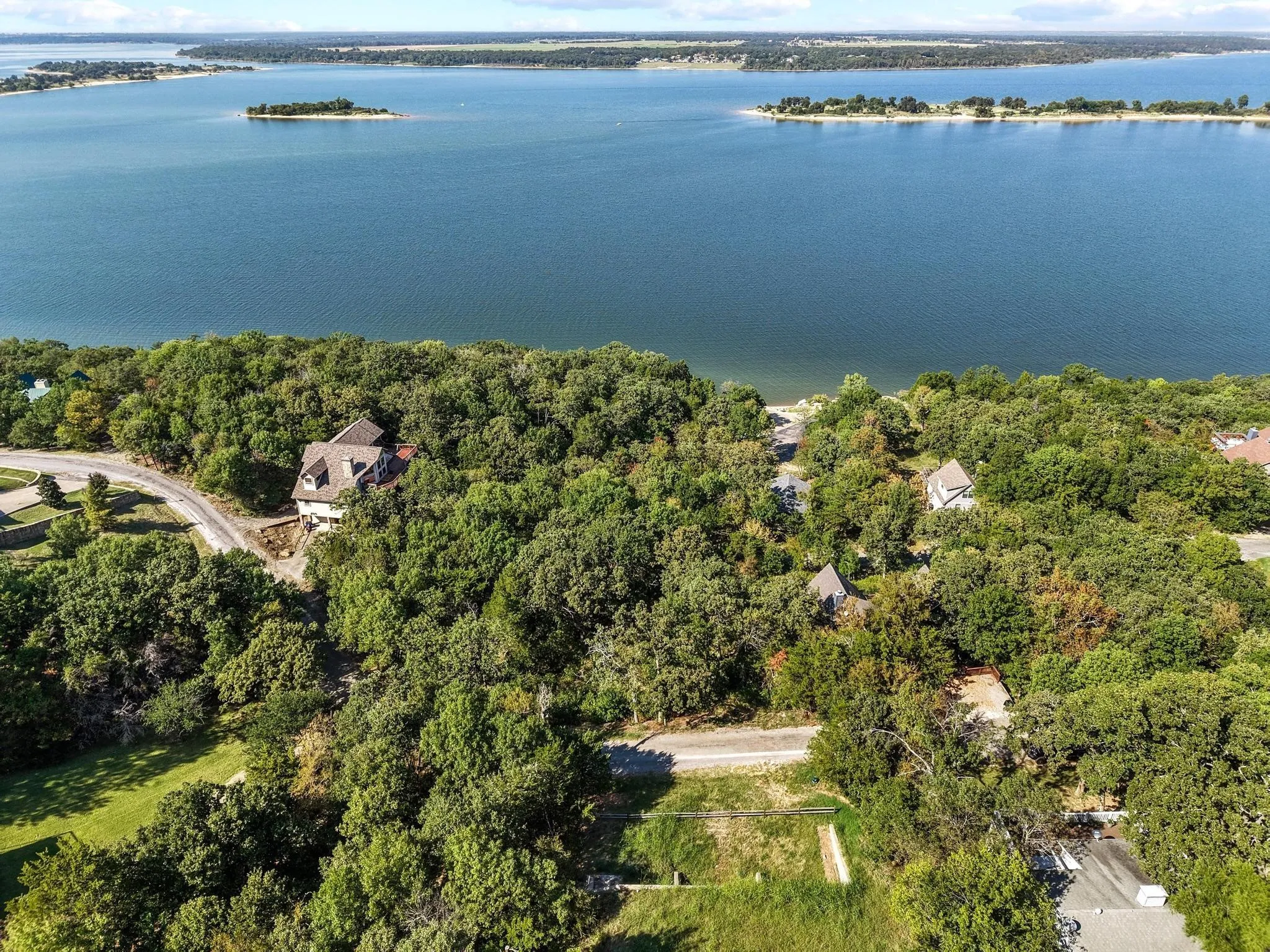 Aerial view of property and surrounding area with a large body of water