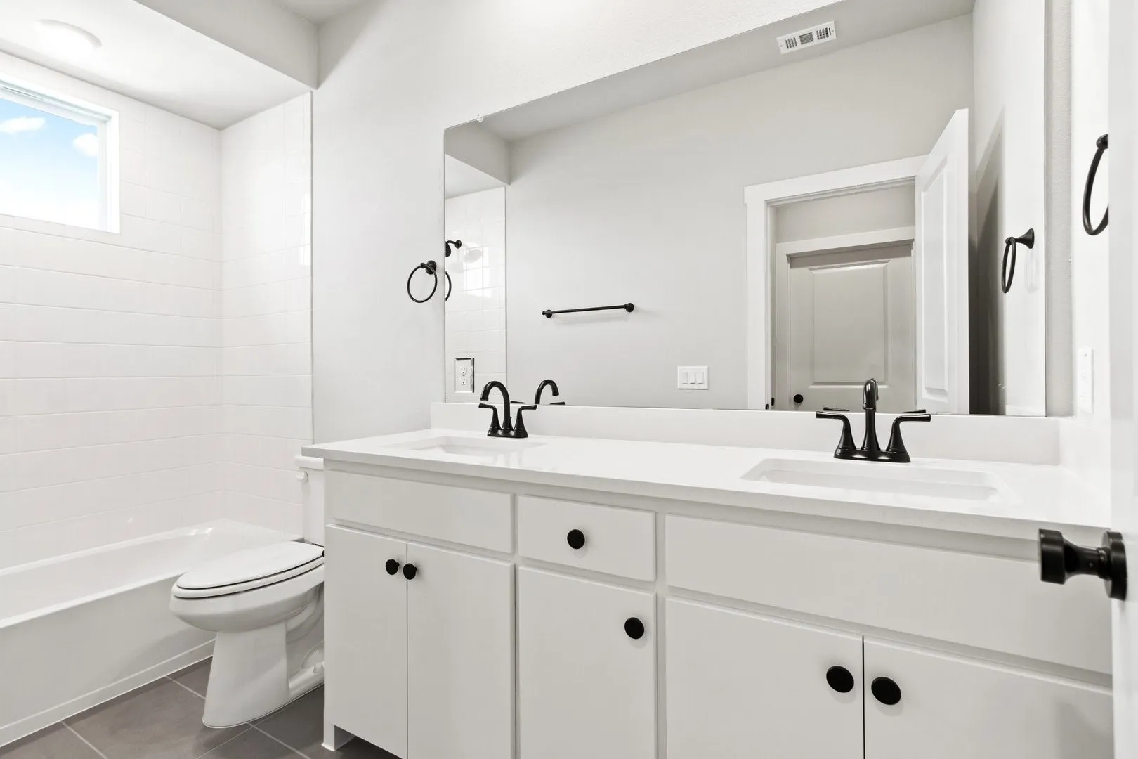 026-2020AldrichRoad-Celina-TX-75009-Bathroom2.jpg-SMALL