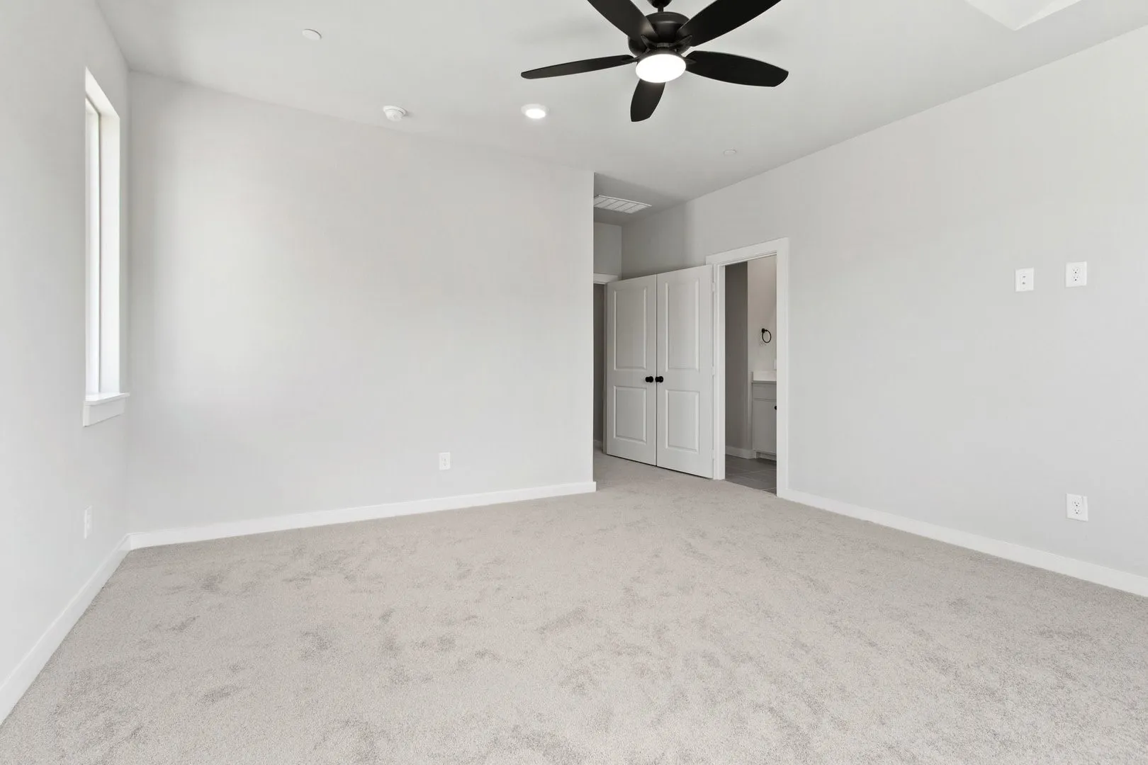 018-2020AldrichRoad-Celina-TX-75009-PrimaryBedroom.jpg-SMALL