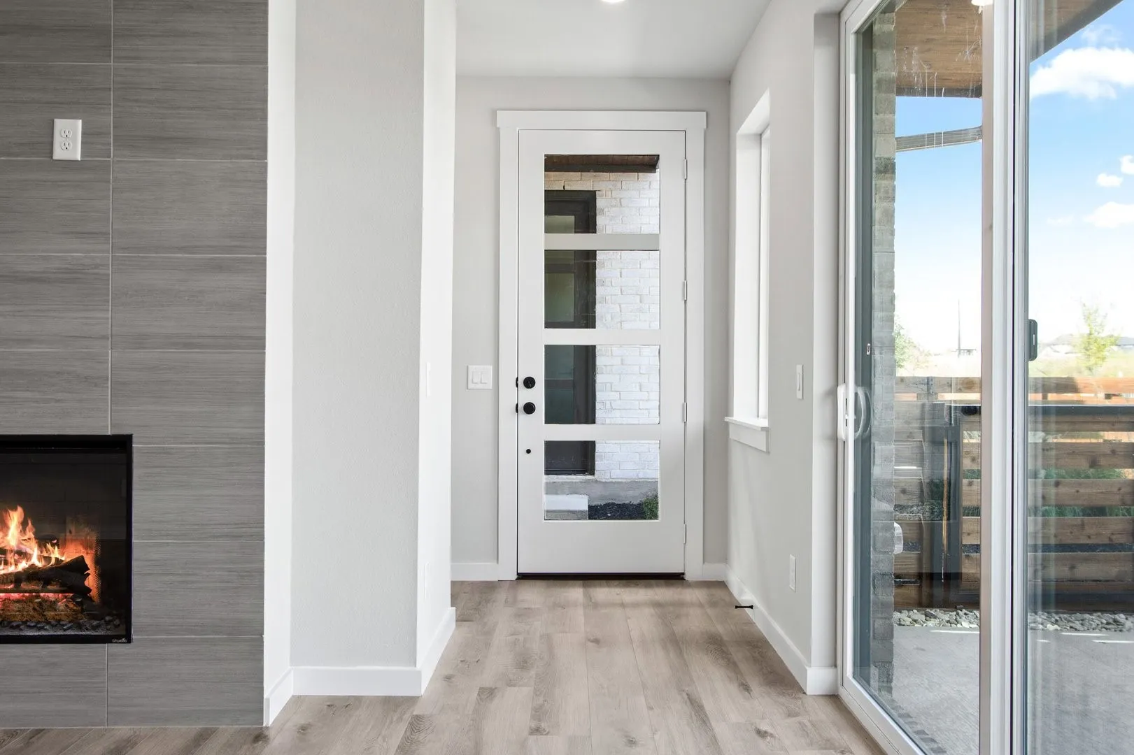 008-2020AldrichRoad-Celina-TX-75009-Living.jpg-SMALL