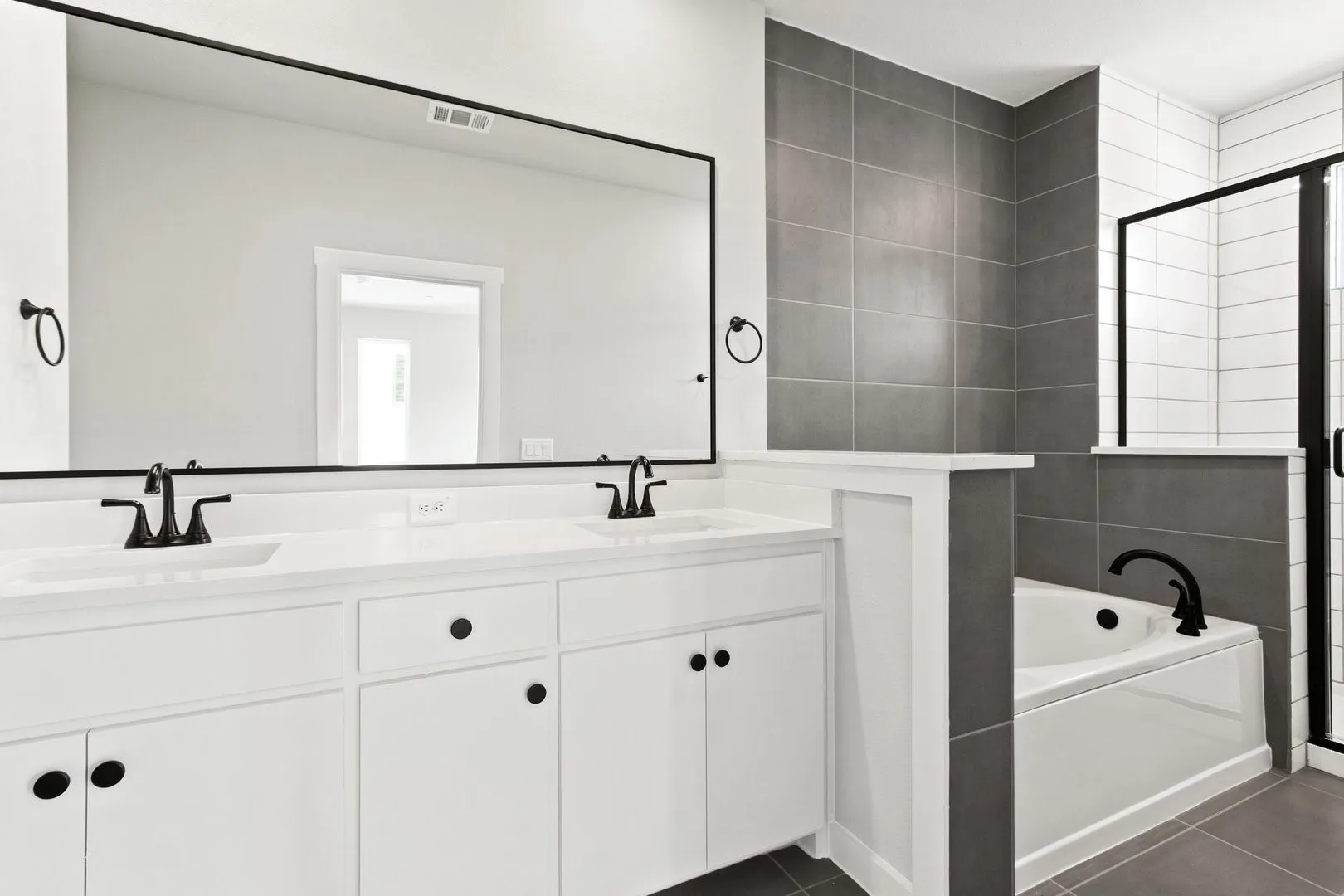 021-2020AldrichRoad-Celina-TX-75009-PrimaryBathroom.jpg-SMALL