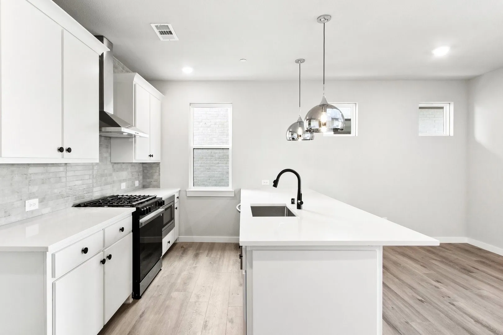 015-2020AldrichRoad-Celina-TX-75009-Kitchen.jpg-SMALL