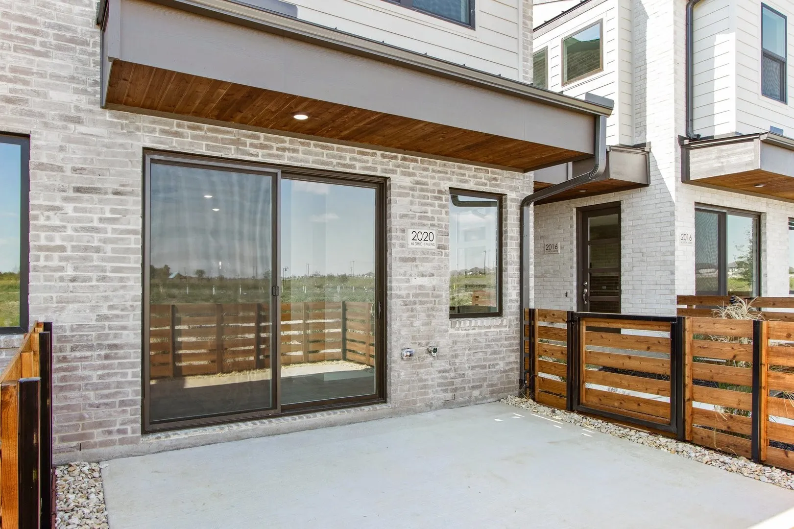 2020 Aldrich Mews patio Catalpa (4)