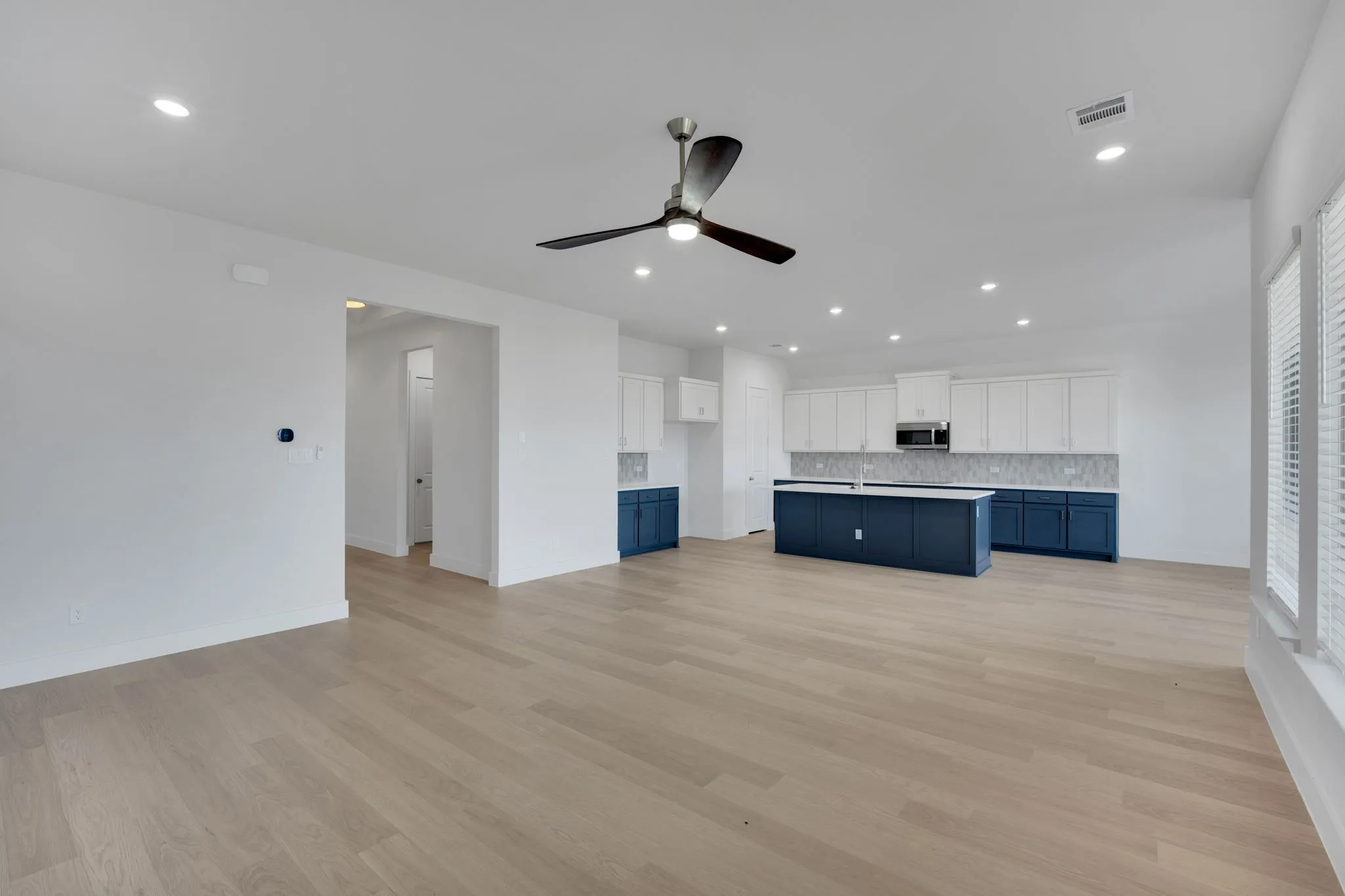 Single Family Residence For Sale in Ellis County , 4308 Laurel Trail, Midlothian, Texas 76065, 4 Bedroom, 3 Bathroom, 2 Garage spaces, 2,521 Sqft, built in 2026, New Construction - Complete, mls#21078113, Real Estate Agent in Midlothian, Homes For Sale in Ellis county, Homes For Sale in Midlothian, Realtor in Midlothian Texas, Real Estate Brokerage Independent Realty Texas, Luminita Cordes Realtor