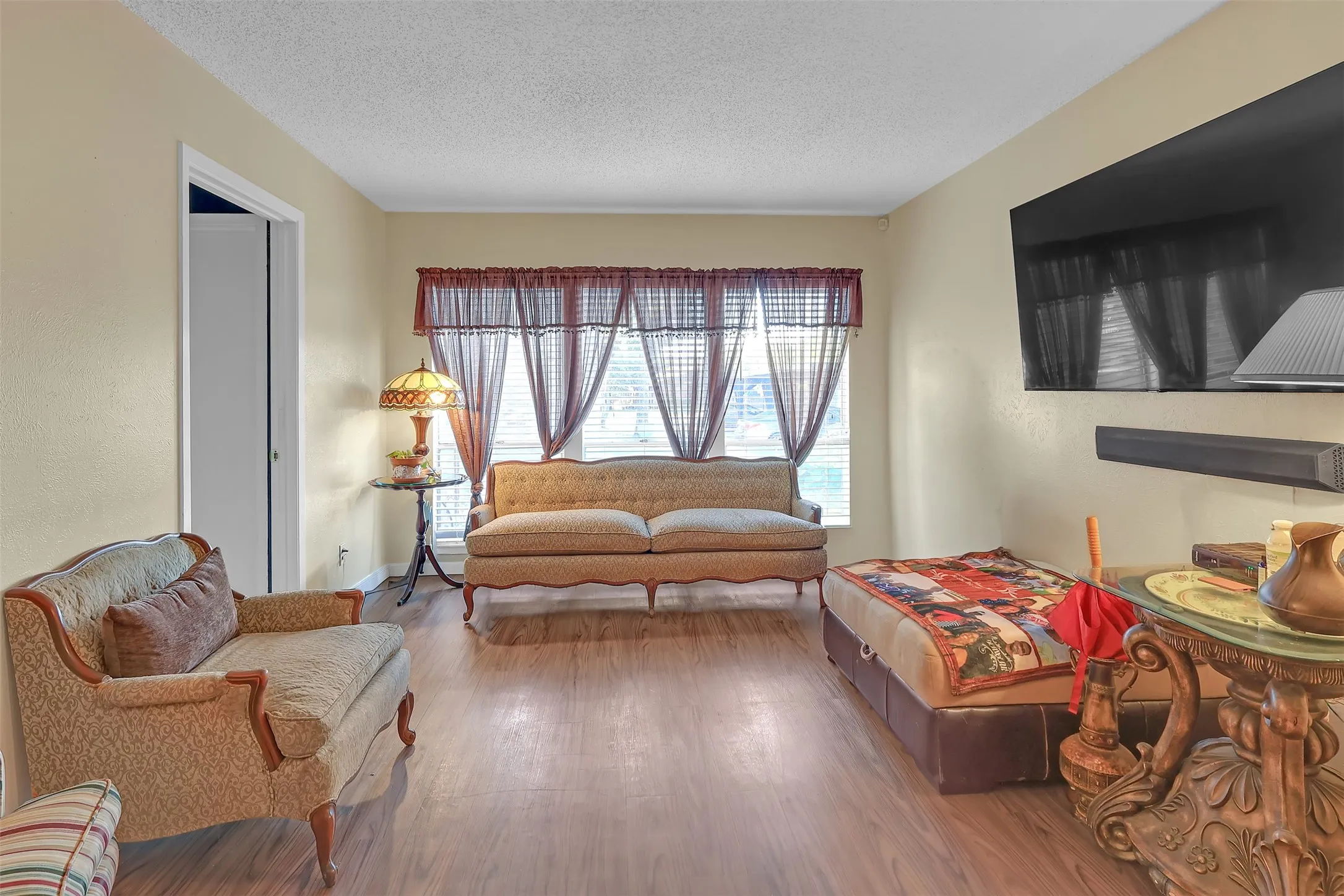 ANOTHER VIEW OF THE LIVING ROOM